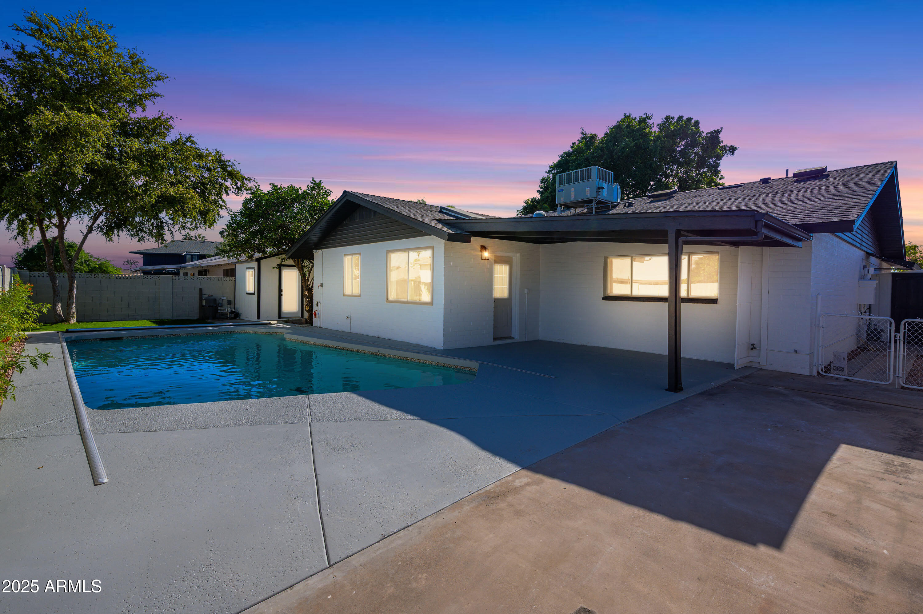 1316 E CARTER Drive