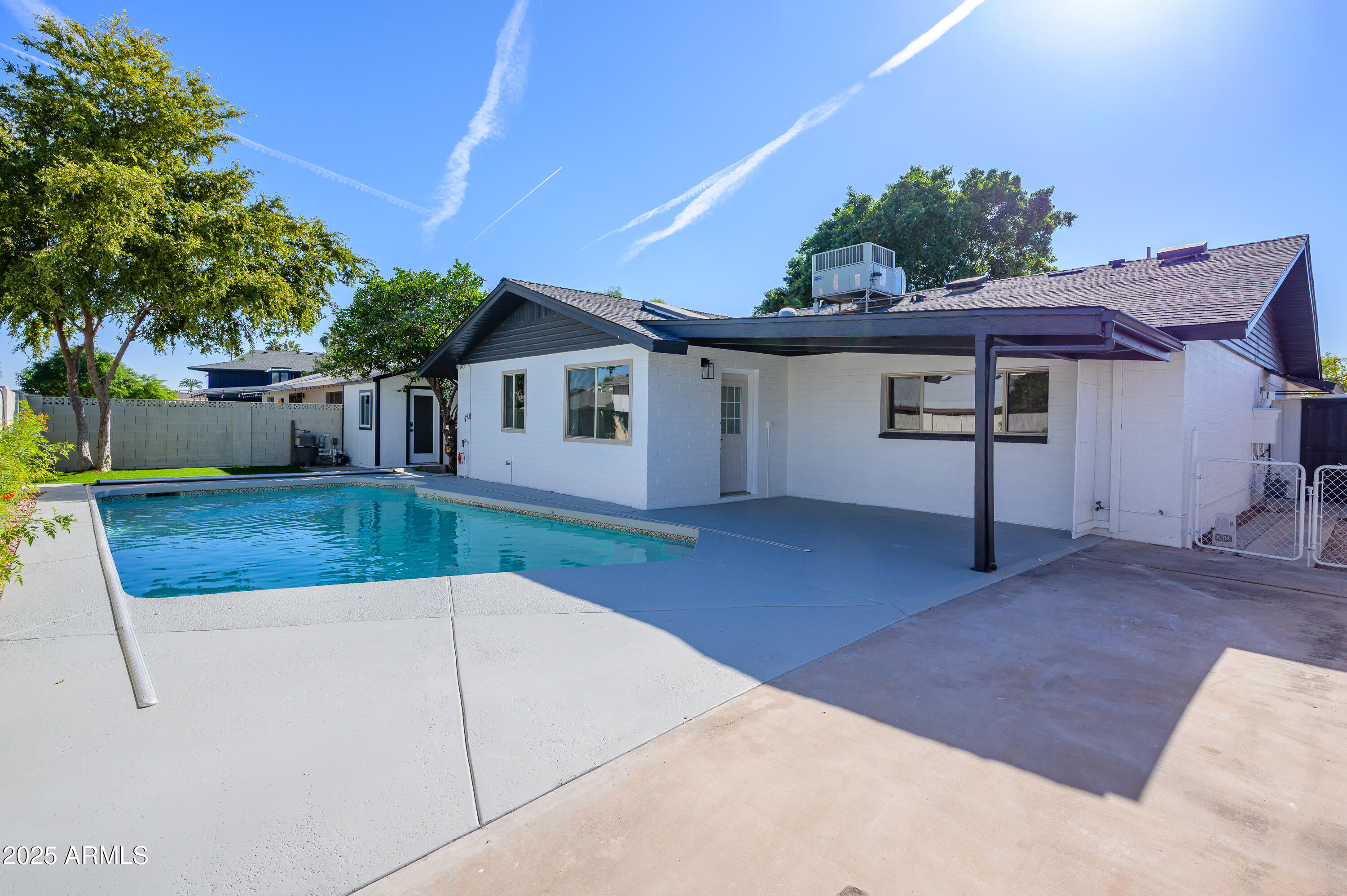1316 E CARTER Drive