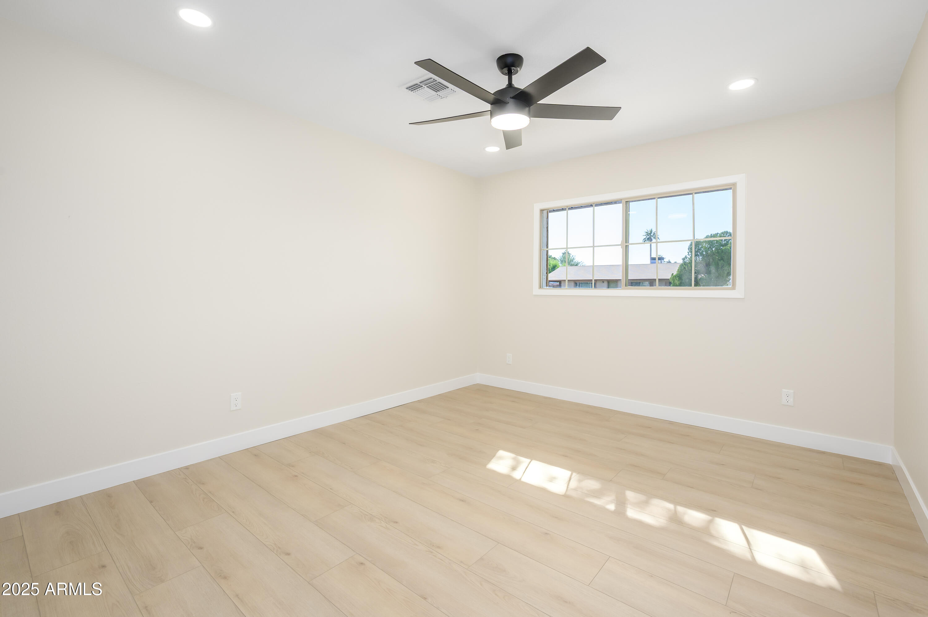 1316 E CARTER Drive