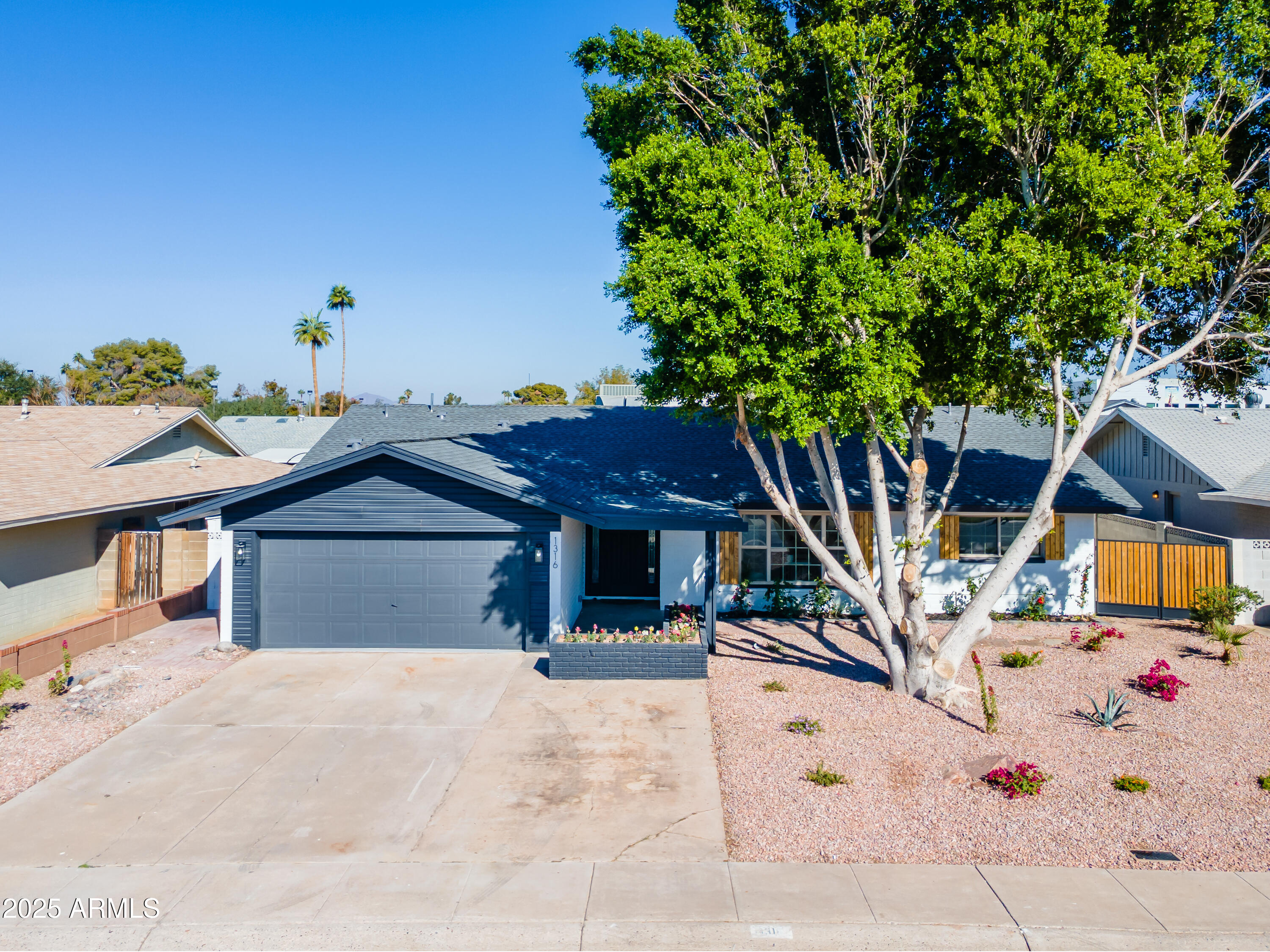 1316 E CARTER Drive