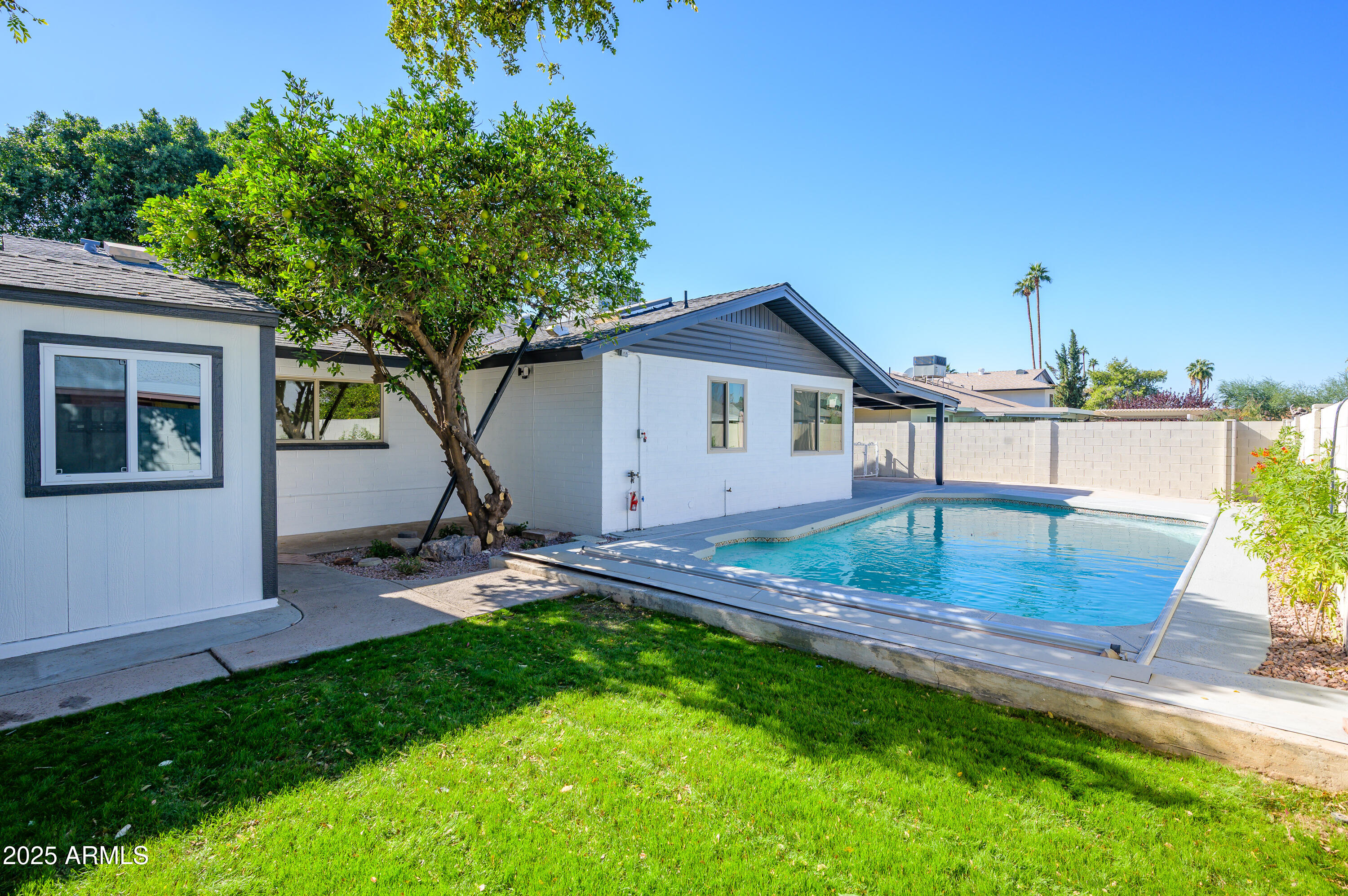 1316 E CARTER Drive