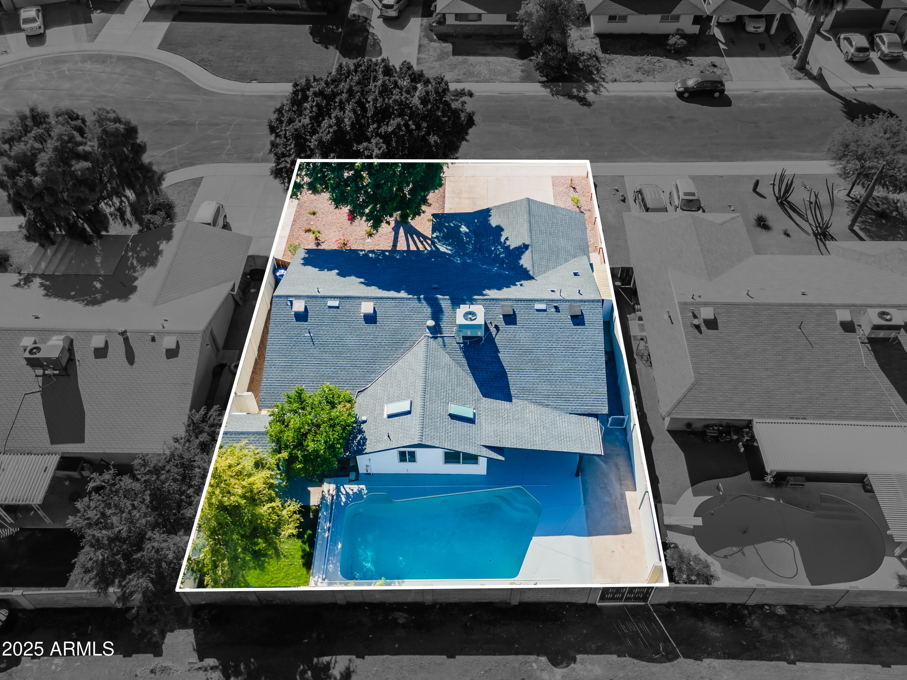1316 E CARTER Drive