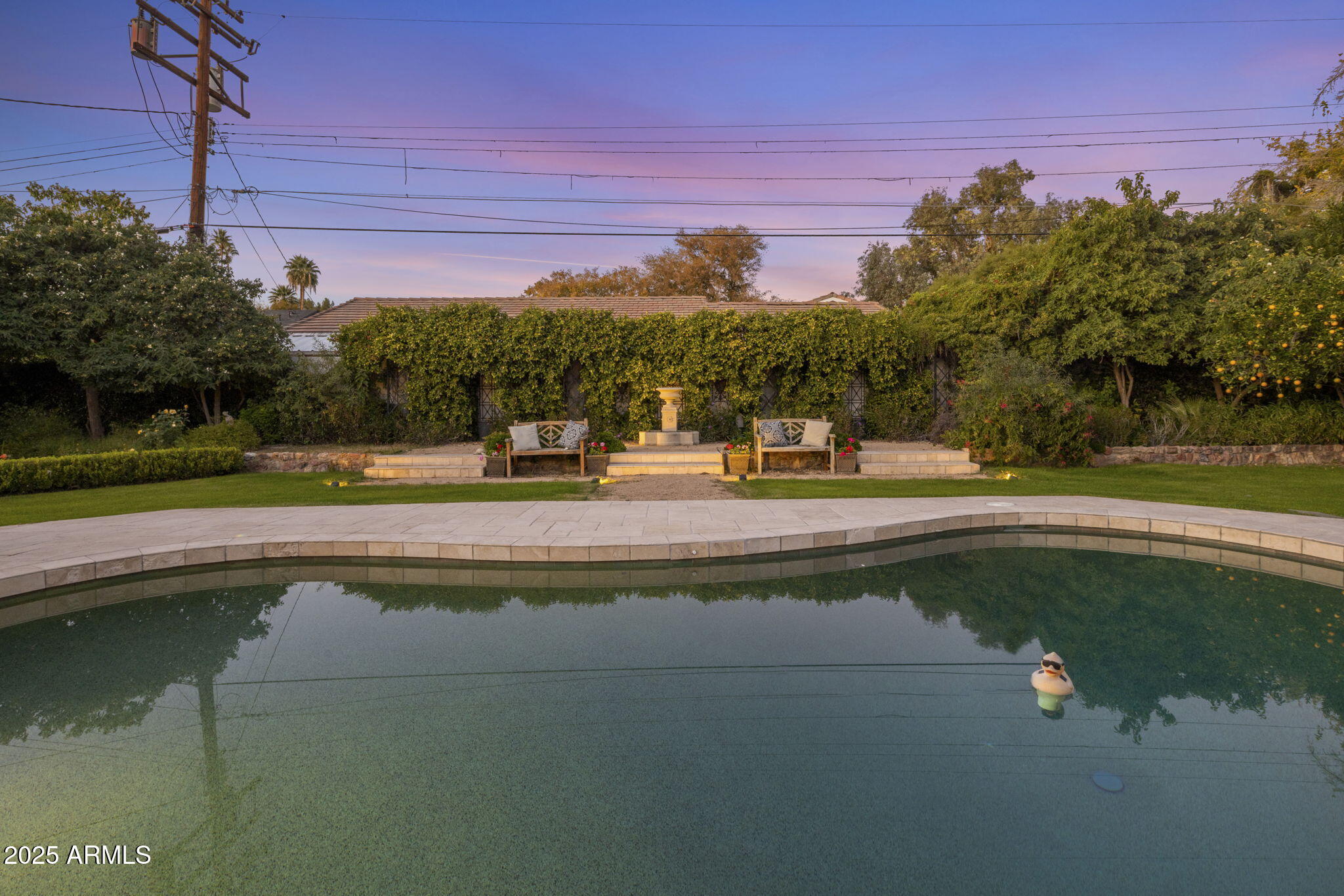 516 W LAWRENCE Road