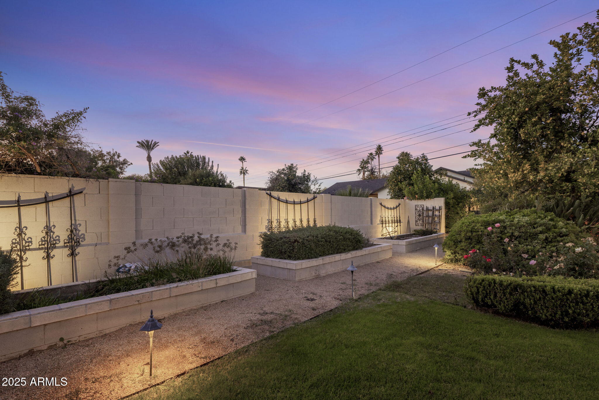 516 W LAWRENCE Road