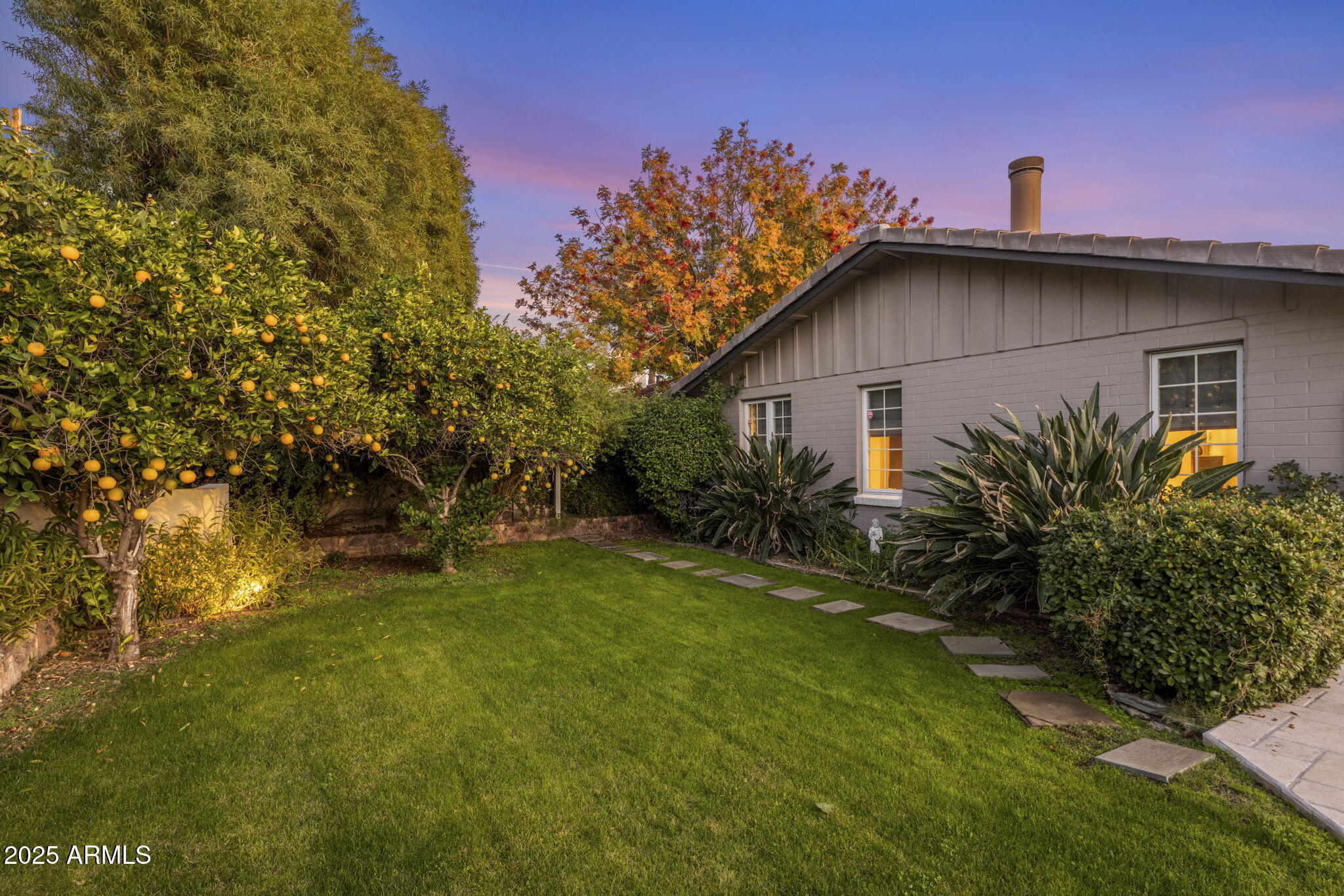 516 W LAWRENCE Road