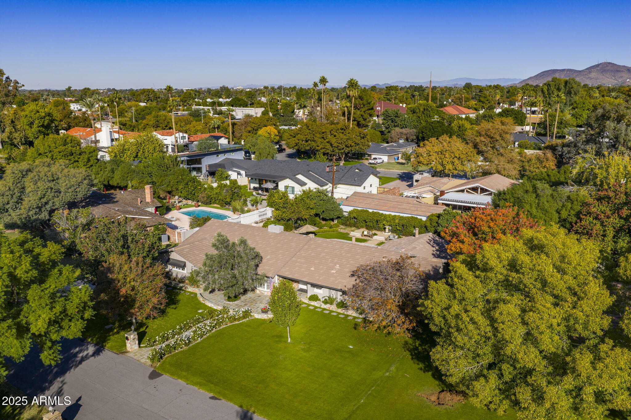 516 W LAWRENCE Road