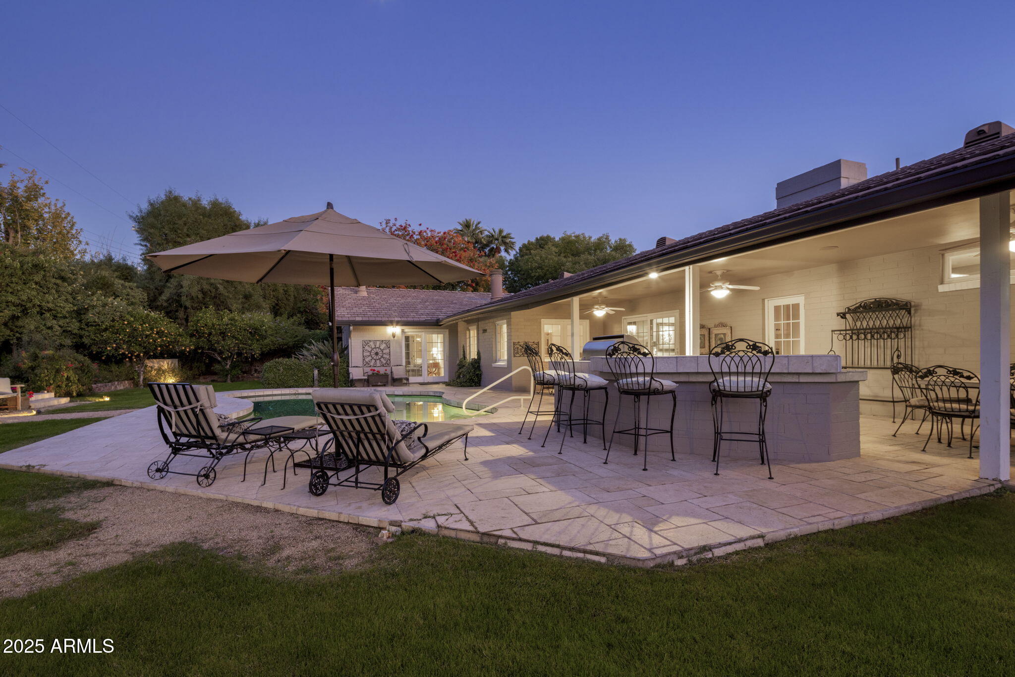 516 W LAWRENCE Road