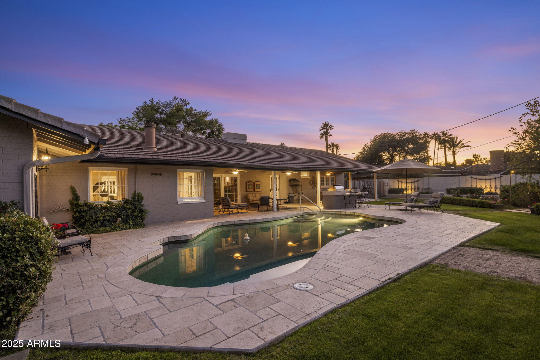 516 W LAWRENCE Road
