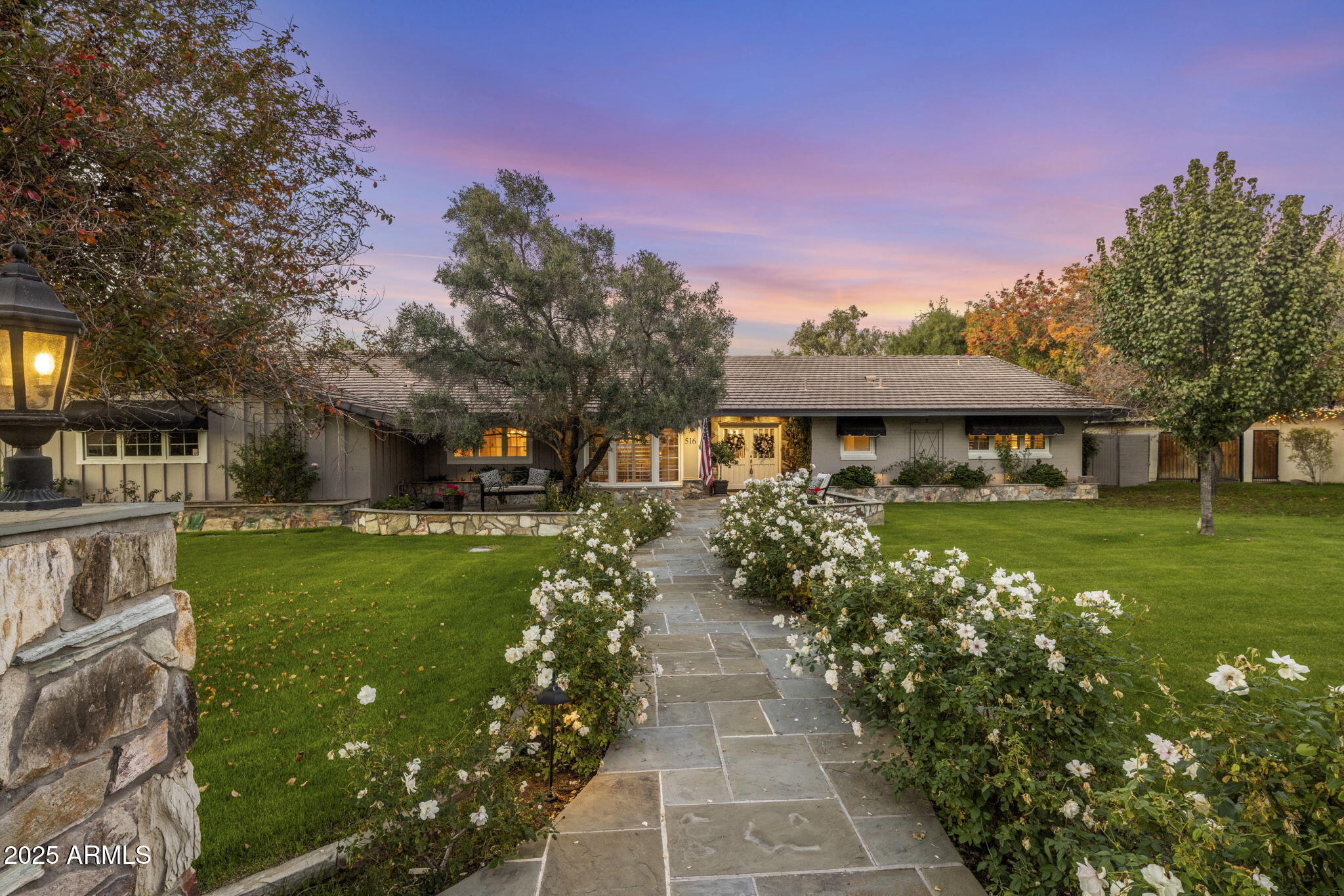 516 W LAWRENCE Road