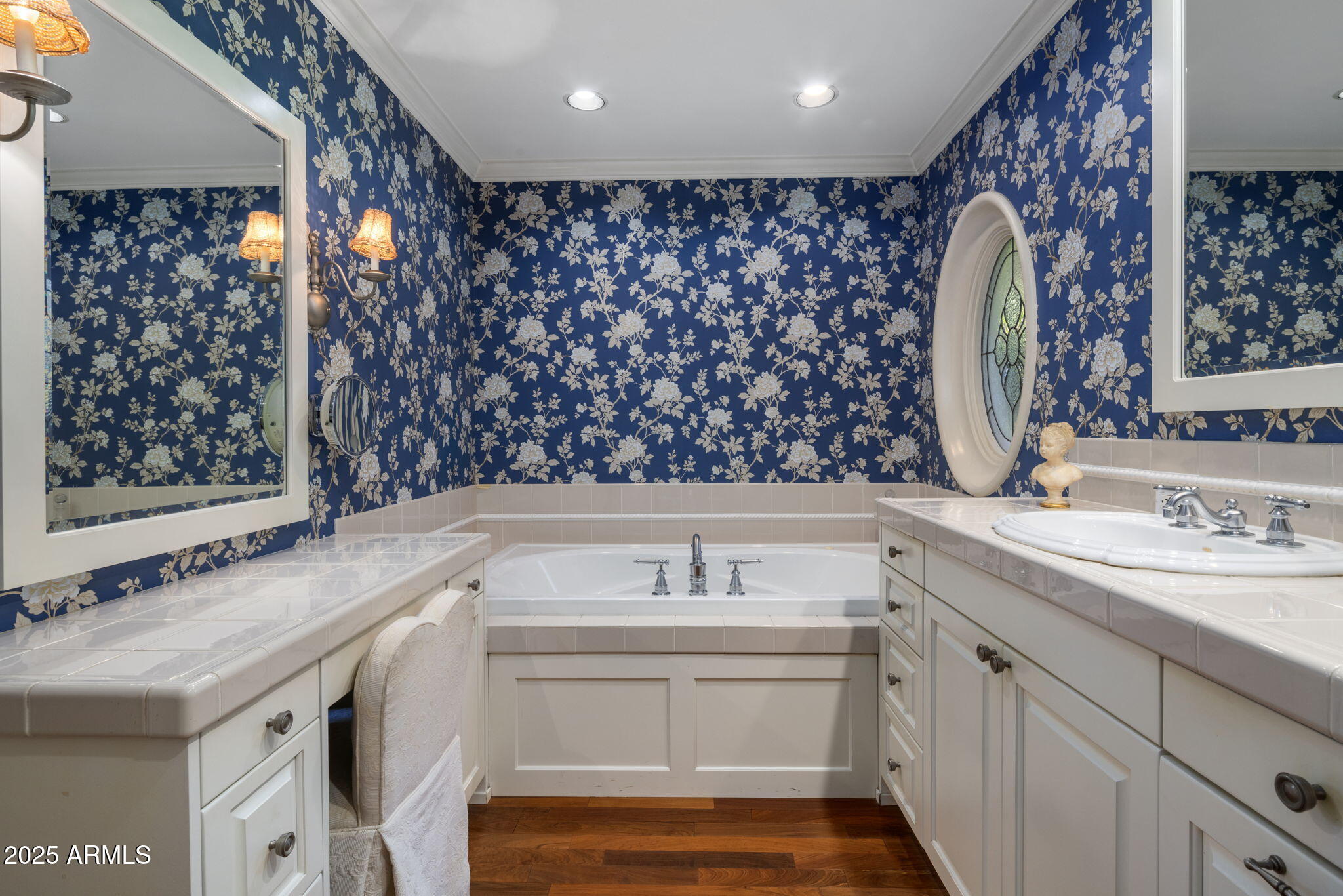 516 W LAWRENCE Road