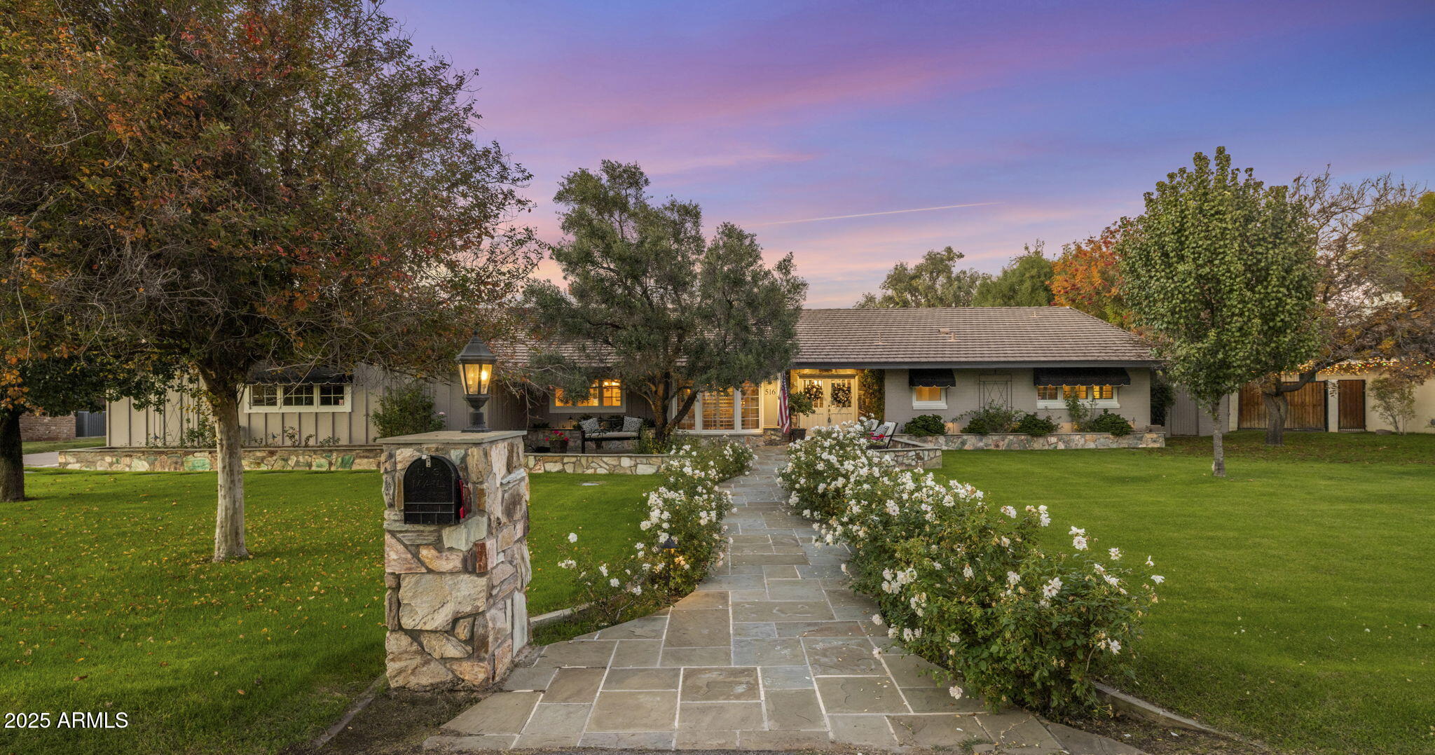 516 W LAWRENCE Road
