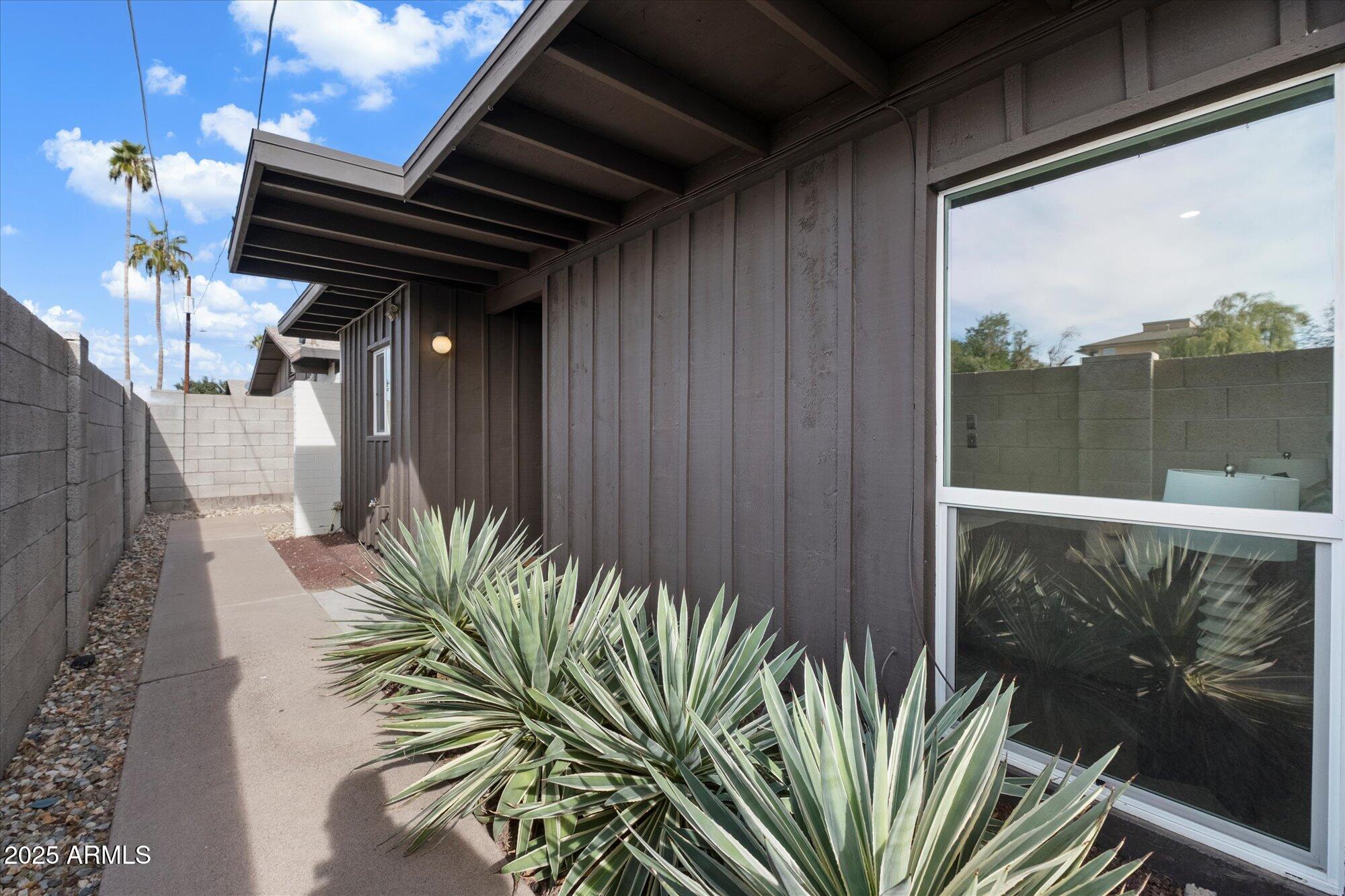 1450 E BETHANY HOME Road 8