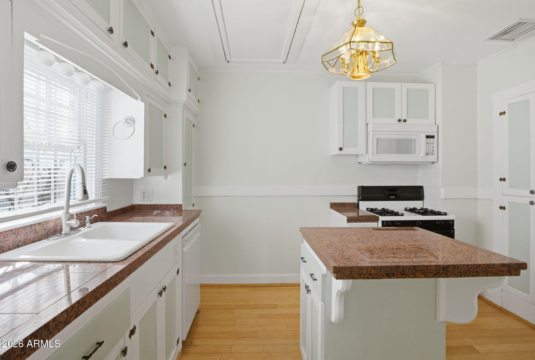 28 W Lewis Avenue