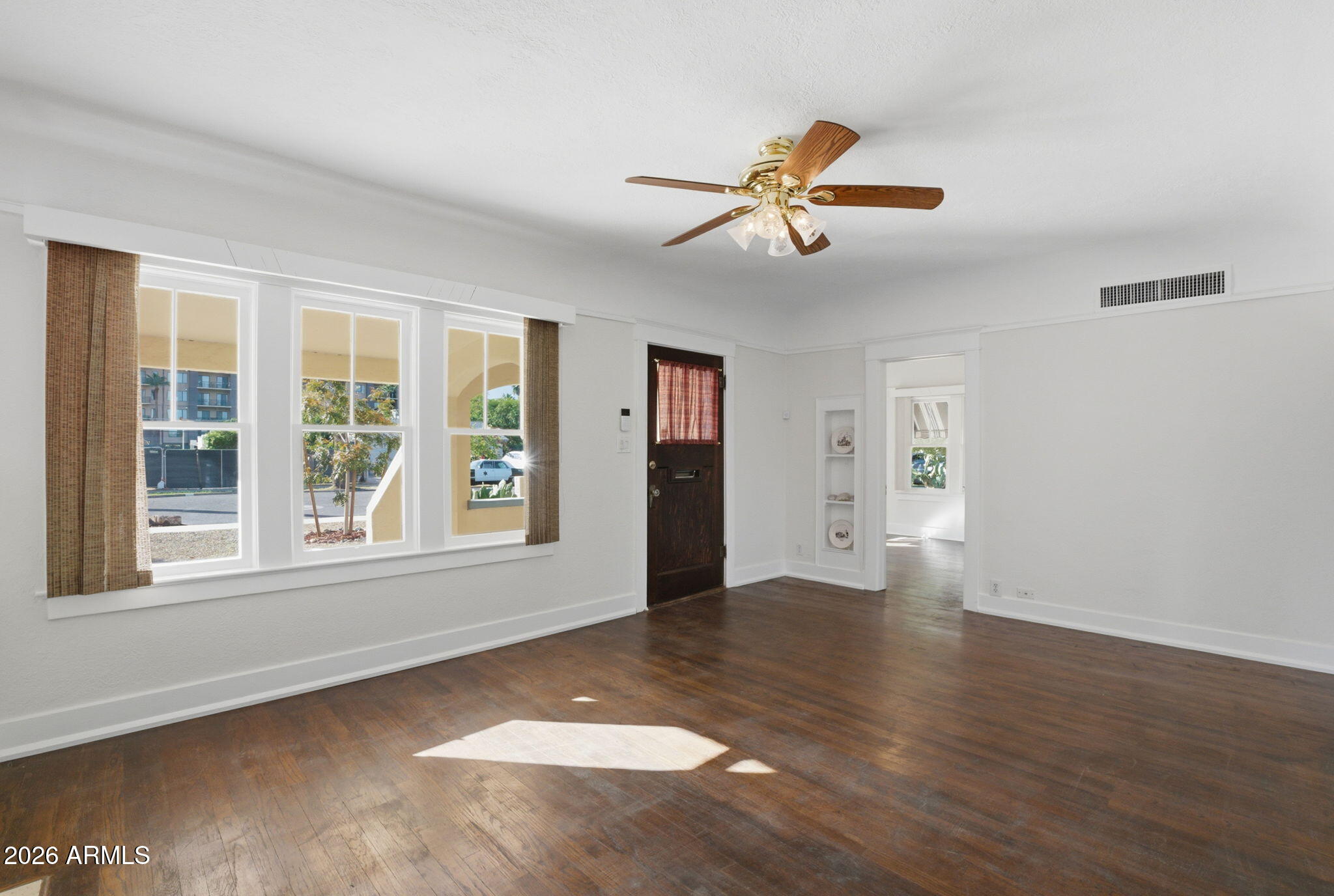 28 W Lewis Avenue