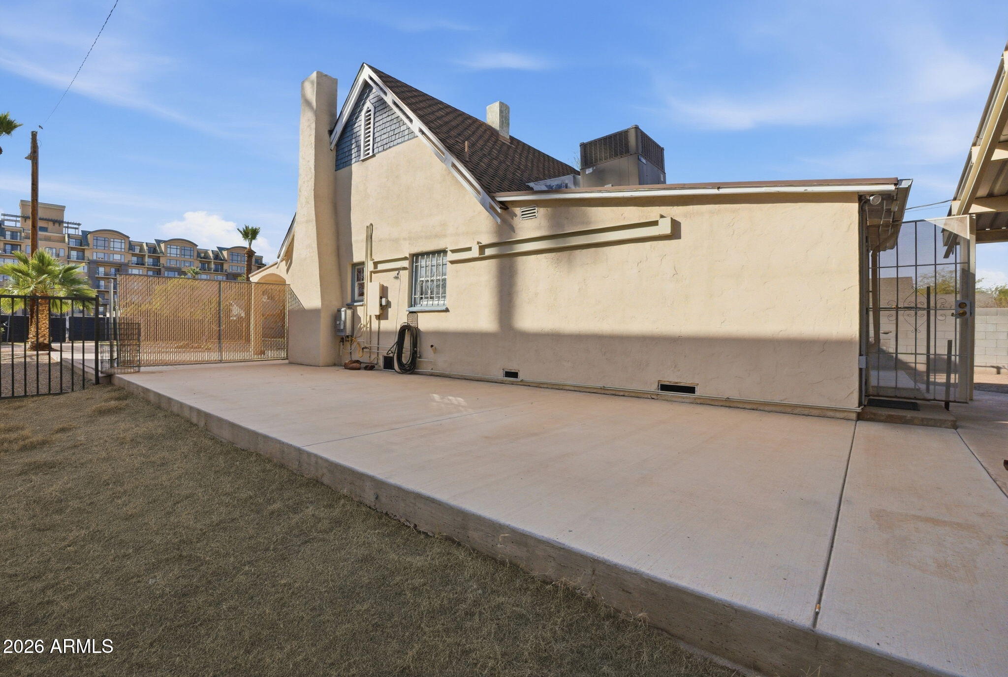 28 W Lewis Avenue