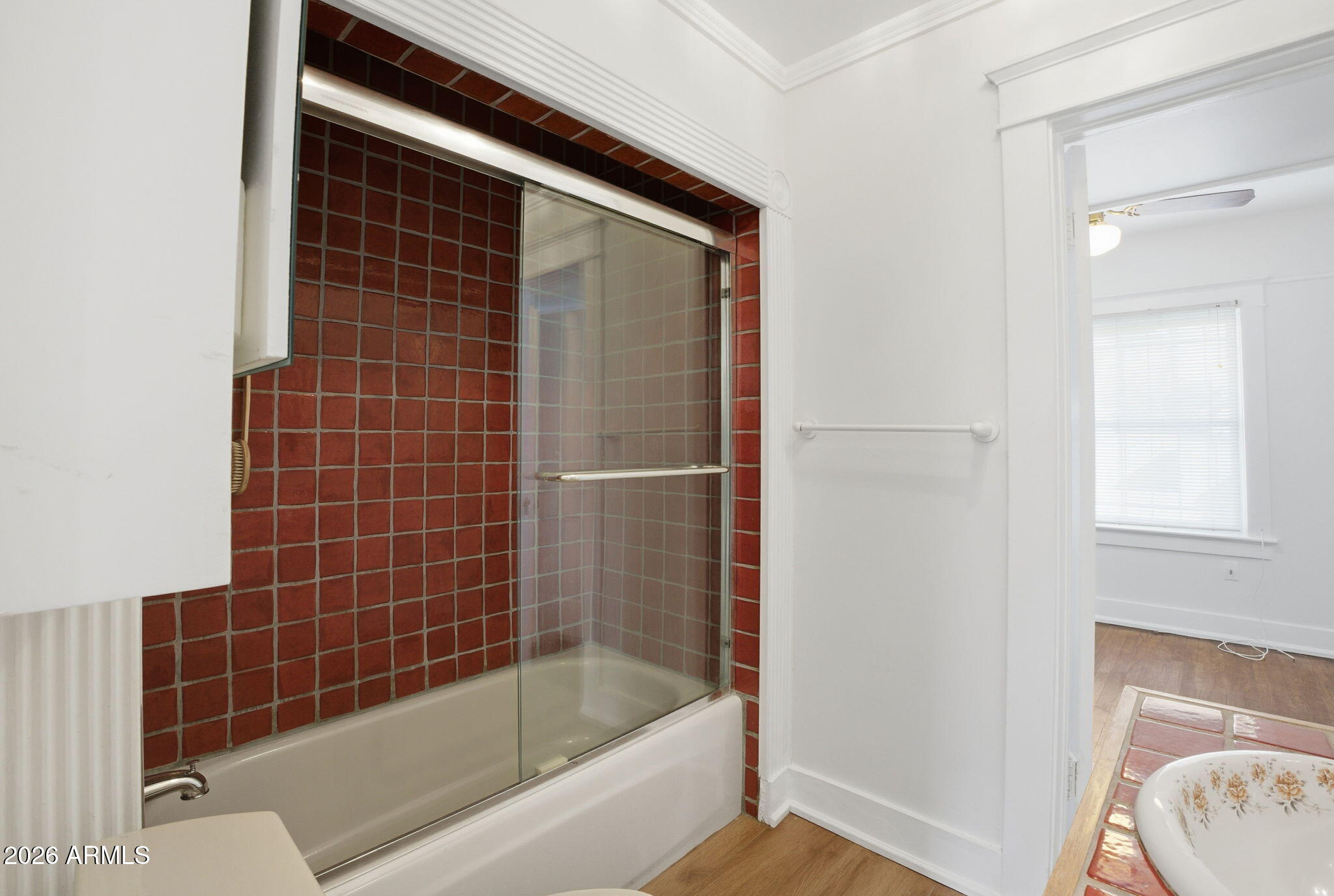 28 W Lewis Avenue