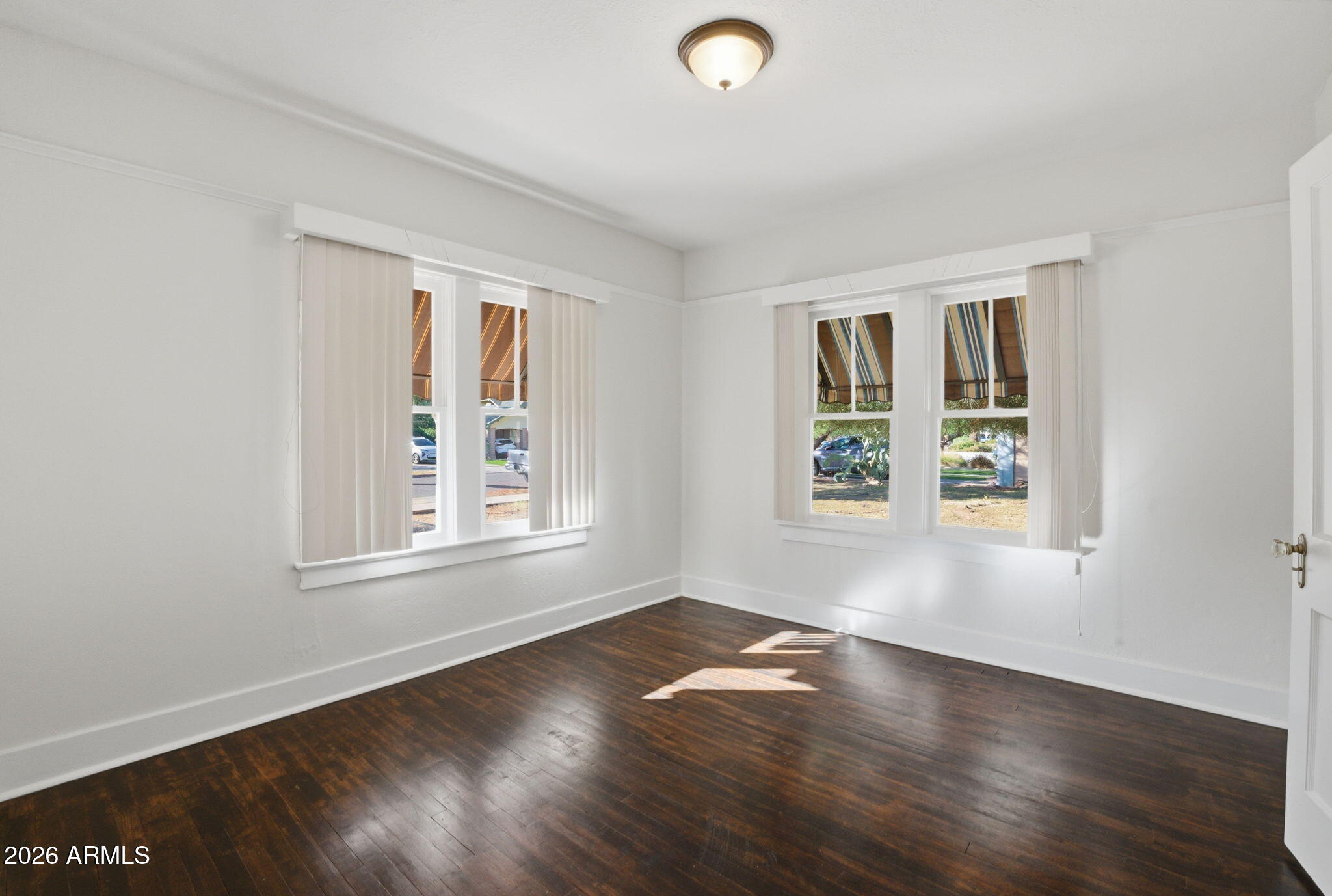 28 W Lewis Avenue