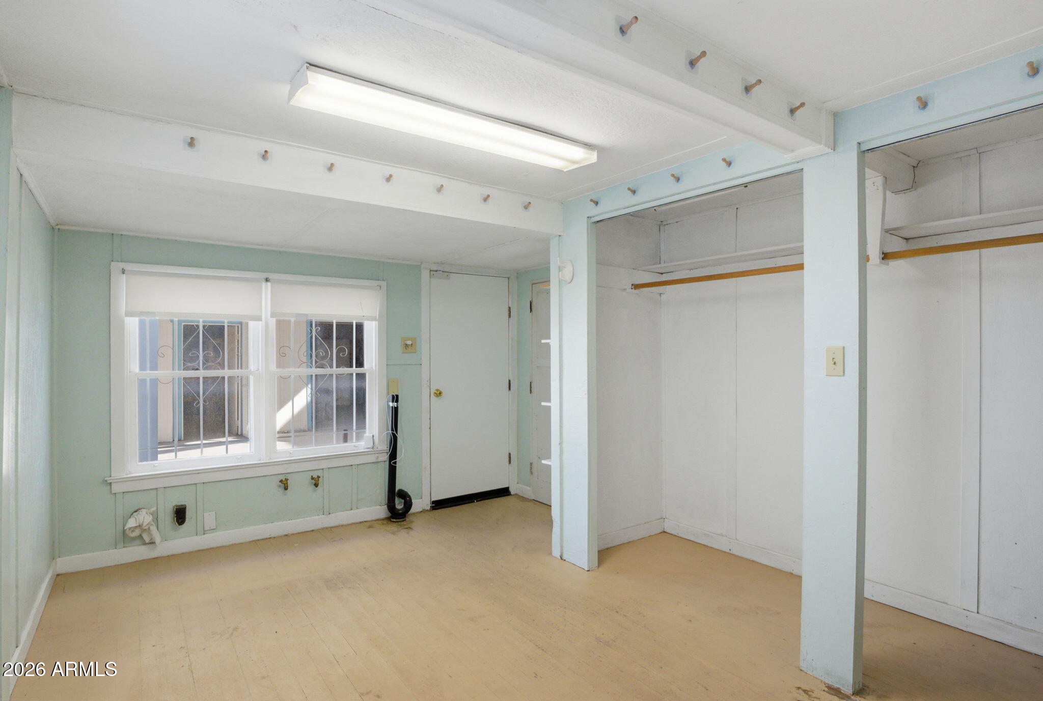 28 W Lewis Avenue