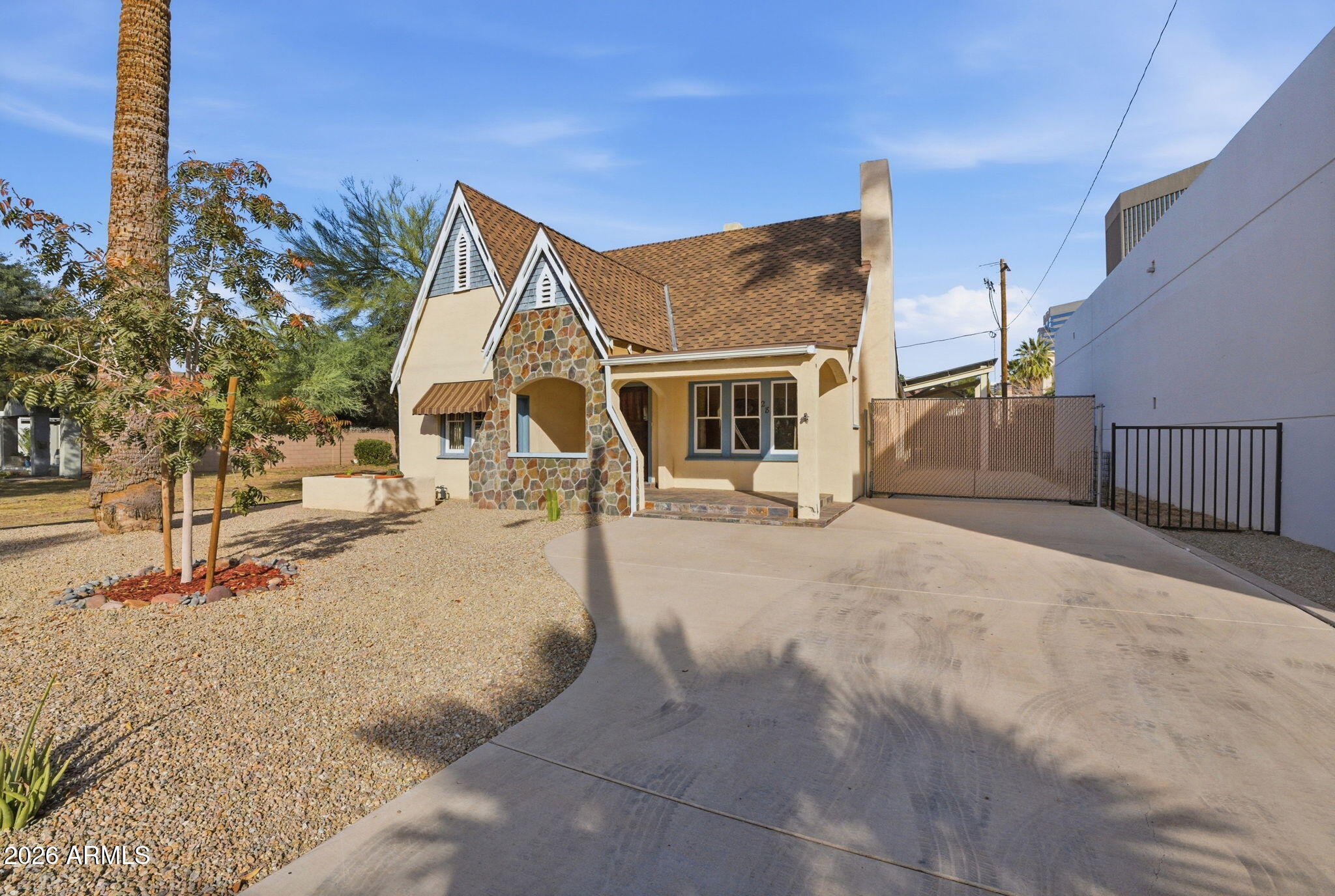 28 W Lewis Avenue
