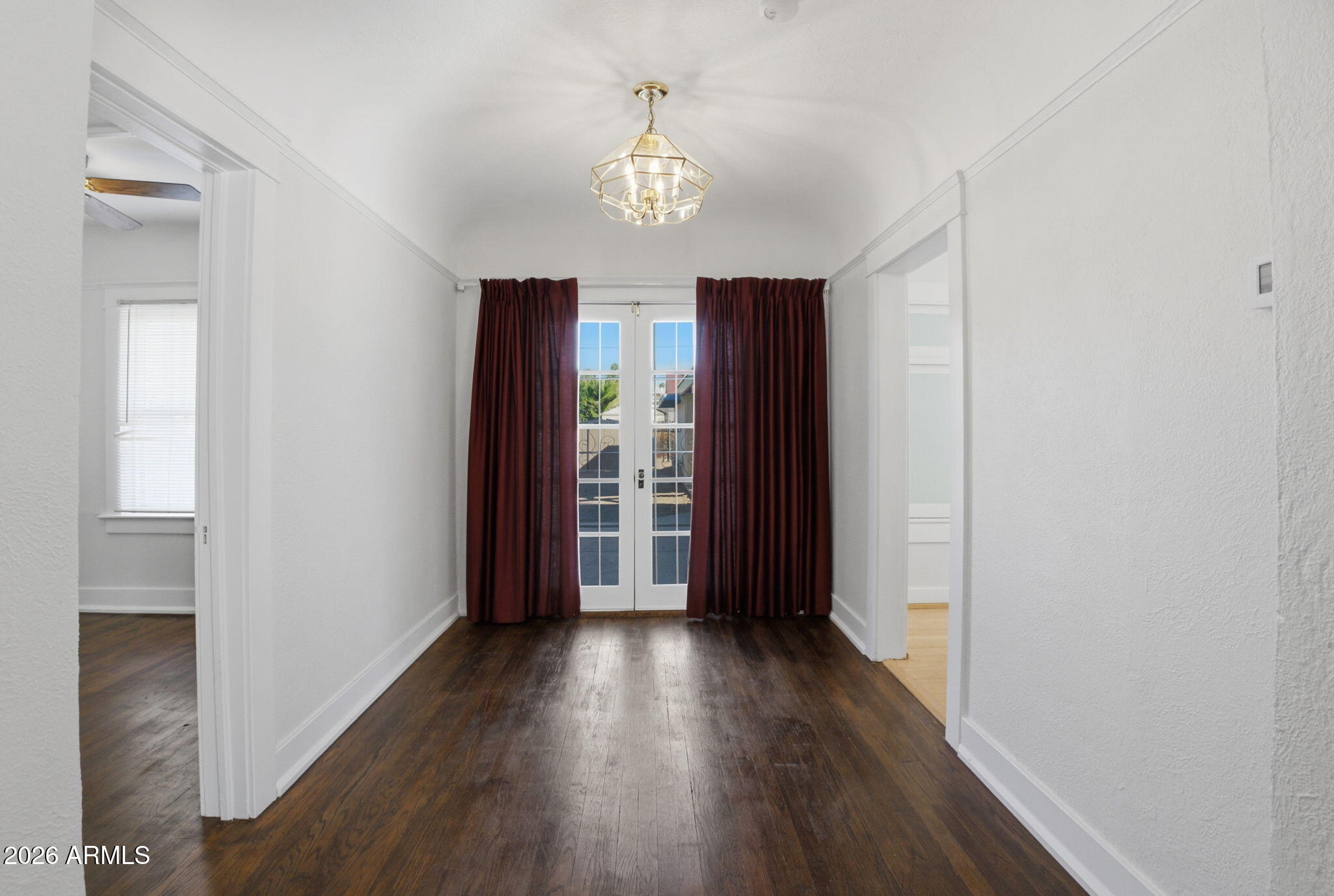 28 W Lewis Avenue