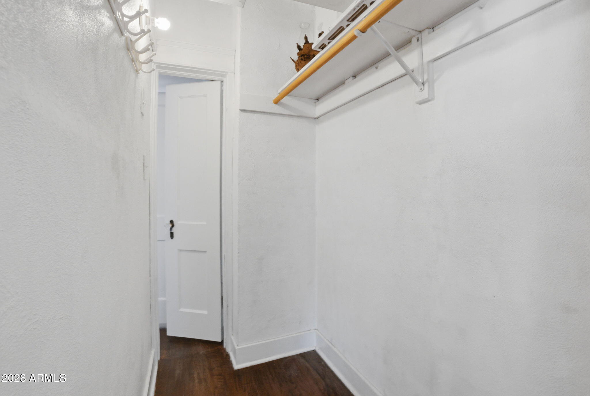 28 W Lewis Avenue