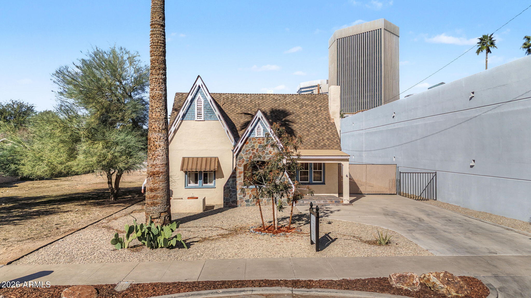 28 W Lewis Avenue