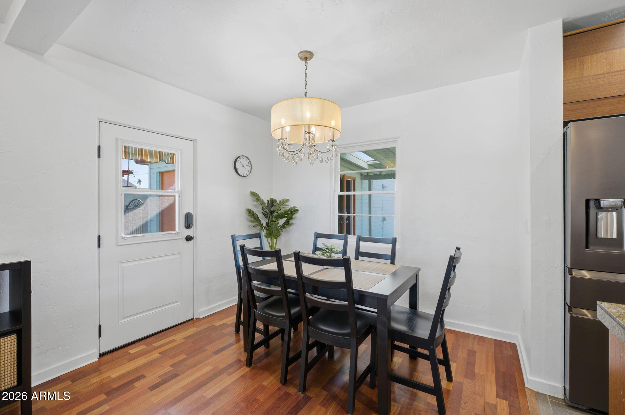 427 E OREGON Avenue