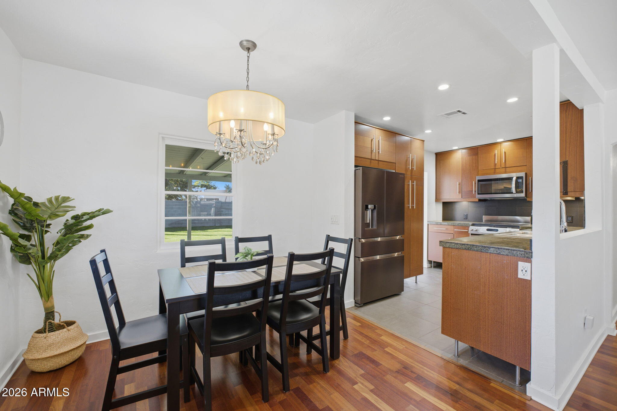 427 E OREGON Avenue