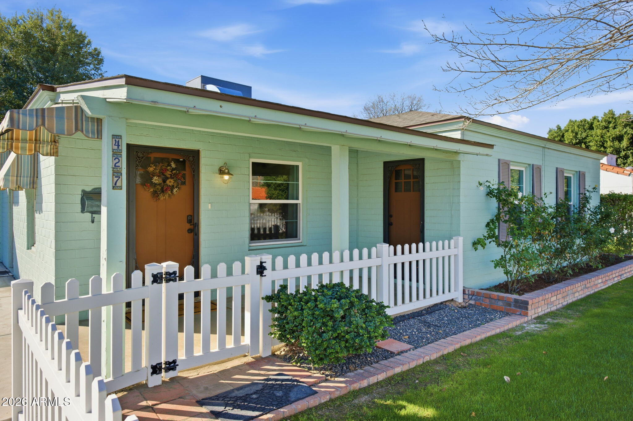 427 E OREGON Avenue