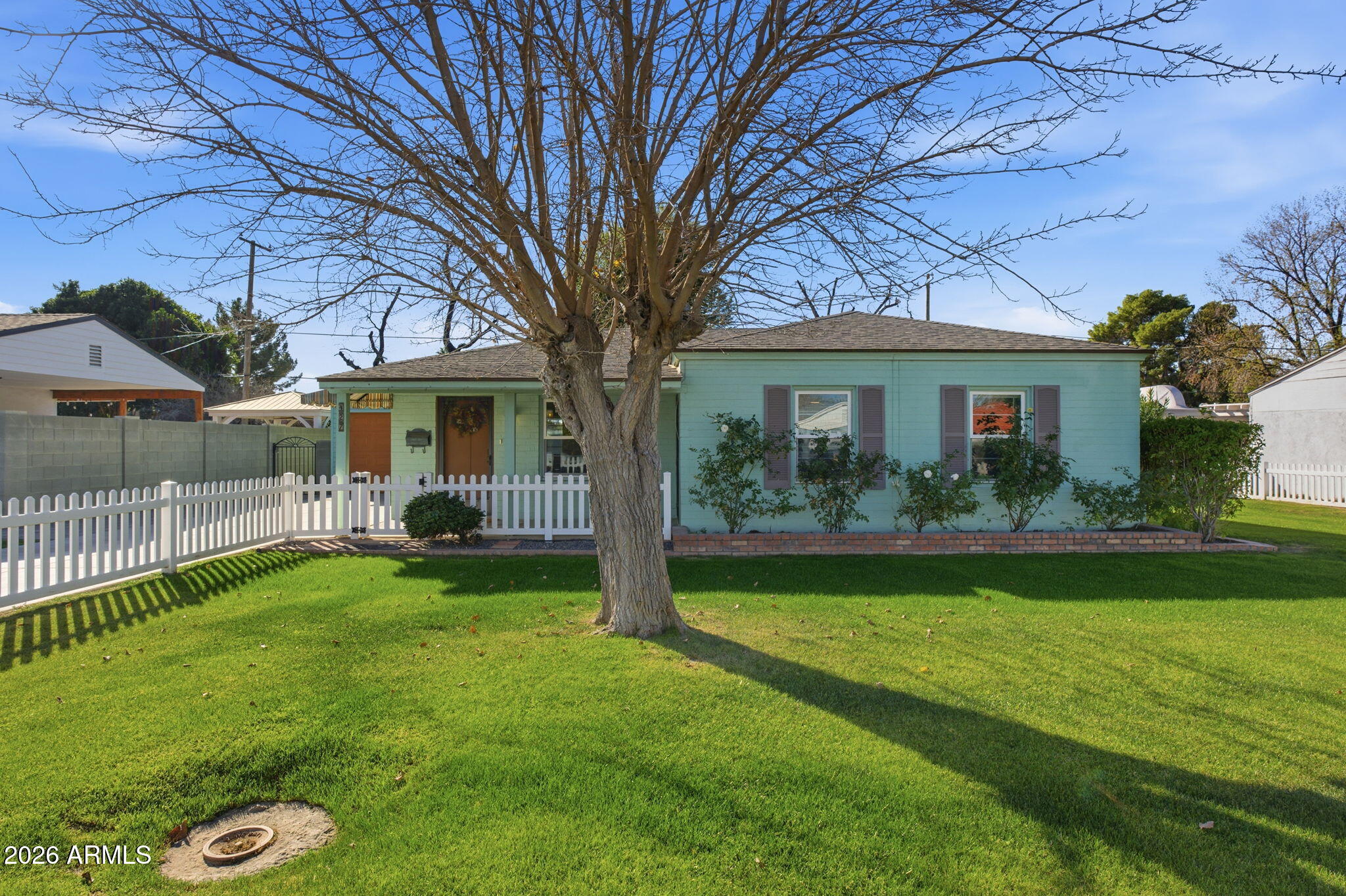 427 E OREGON Avenue