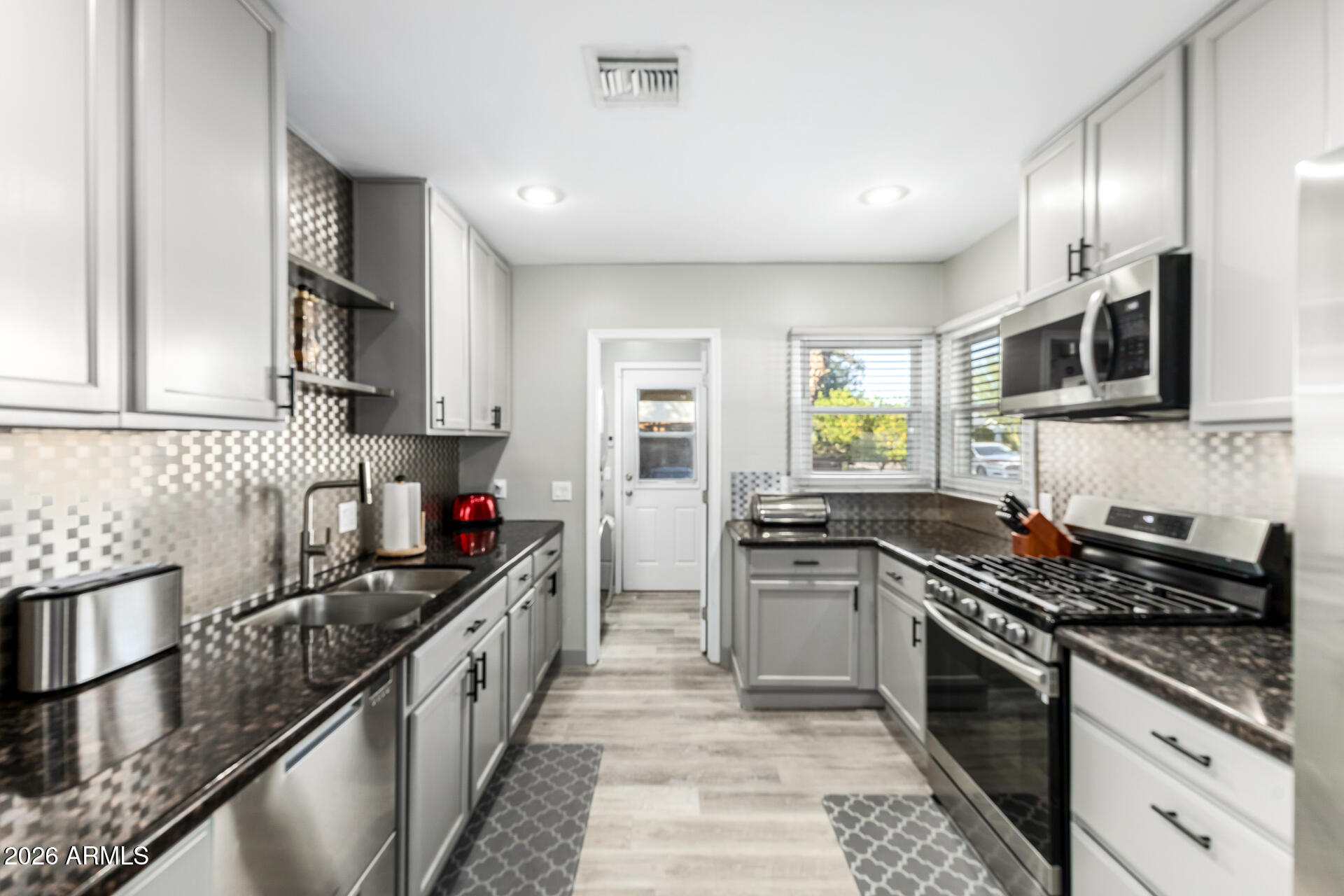 3224 N 26TH Place