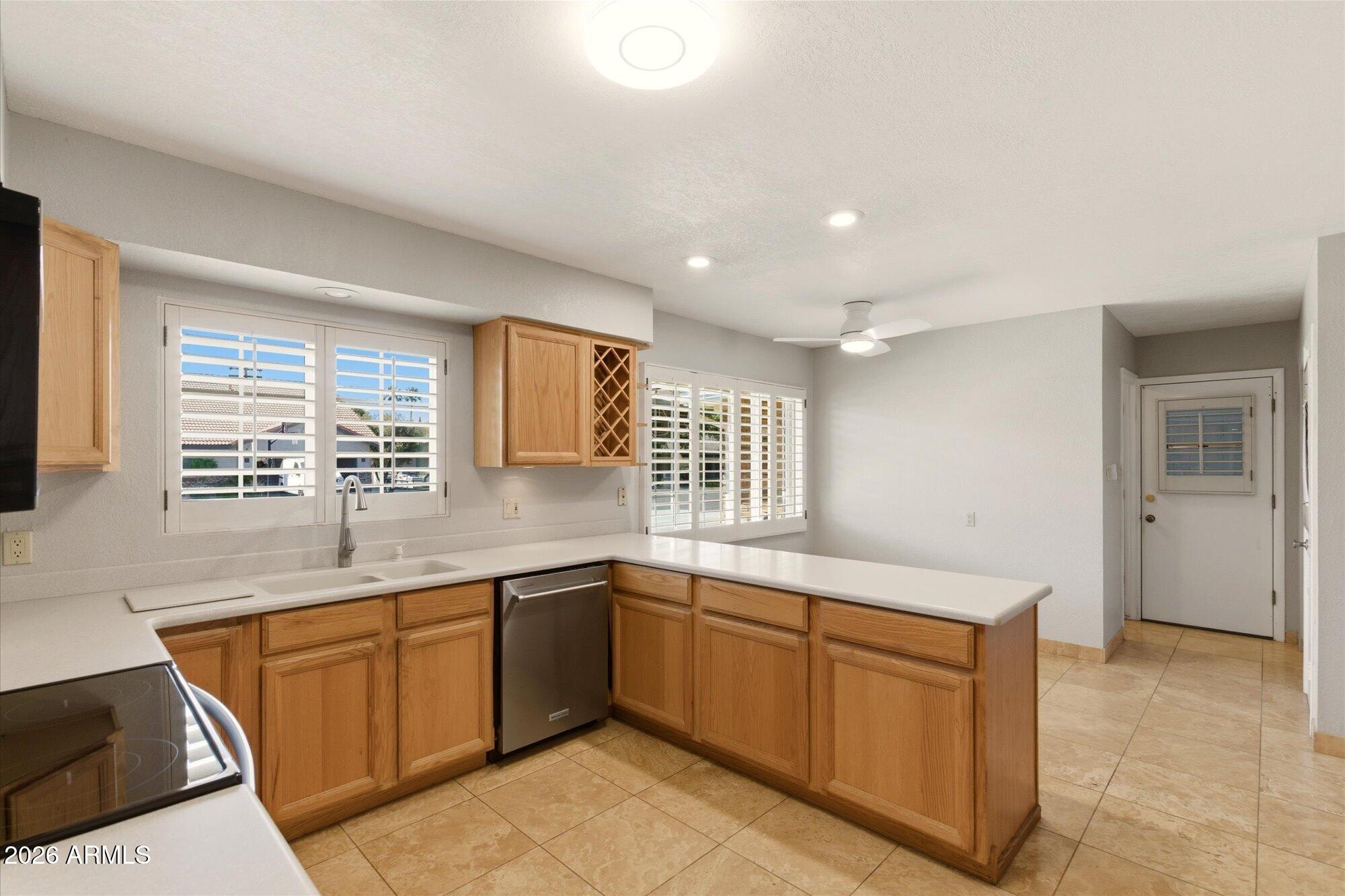 514 W HAYWARD Avenue