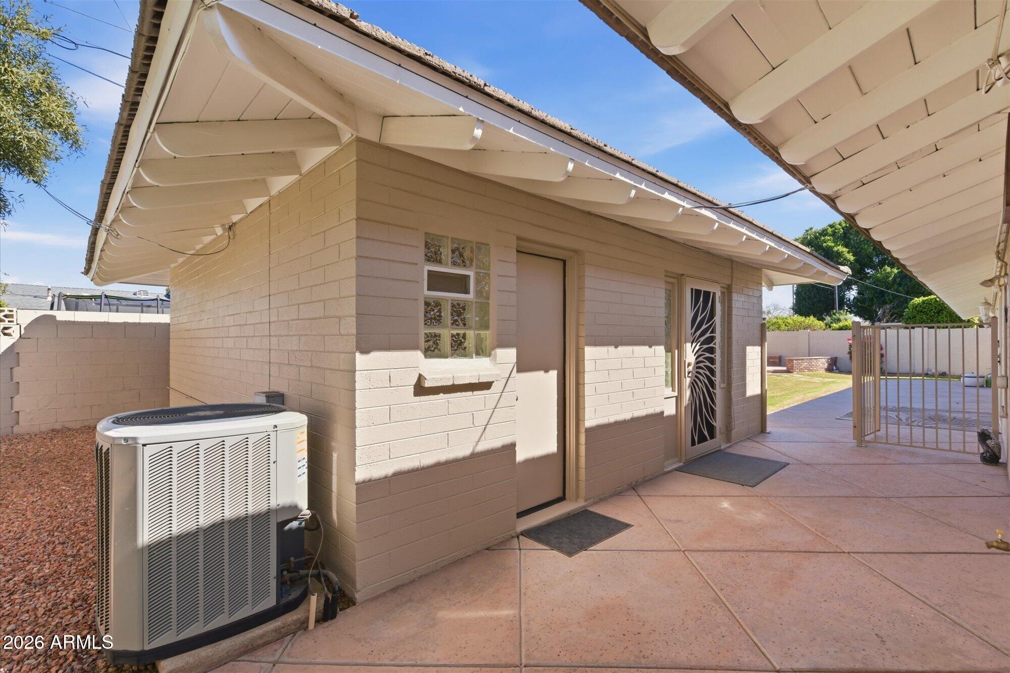 514 W HAYWARD Avenue