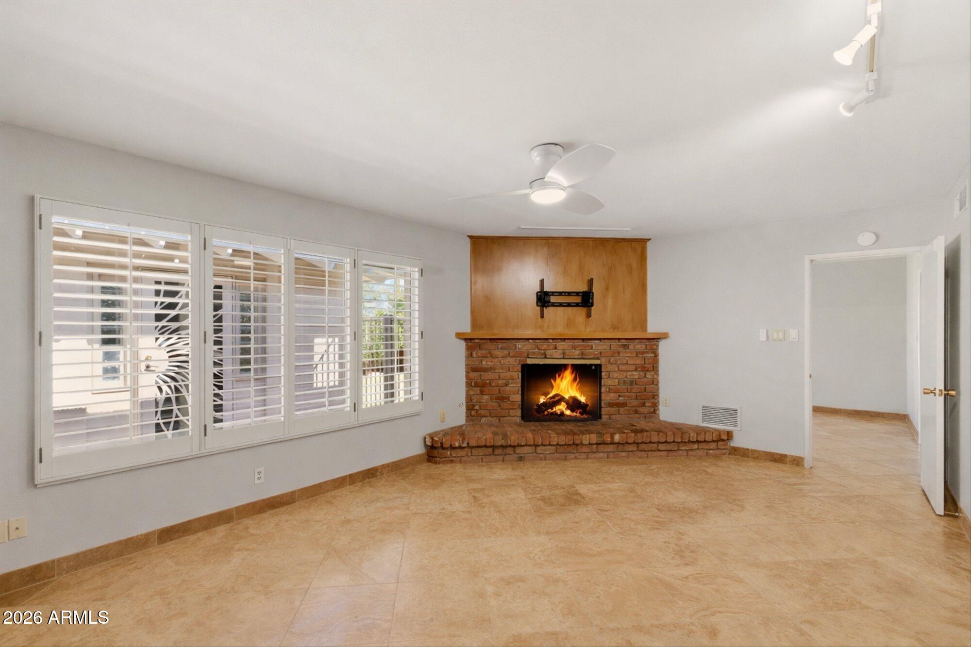 514 W HAYWARD Avenue