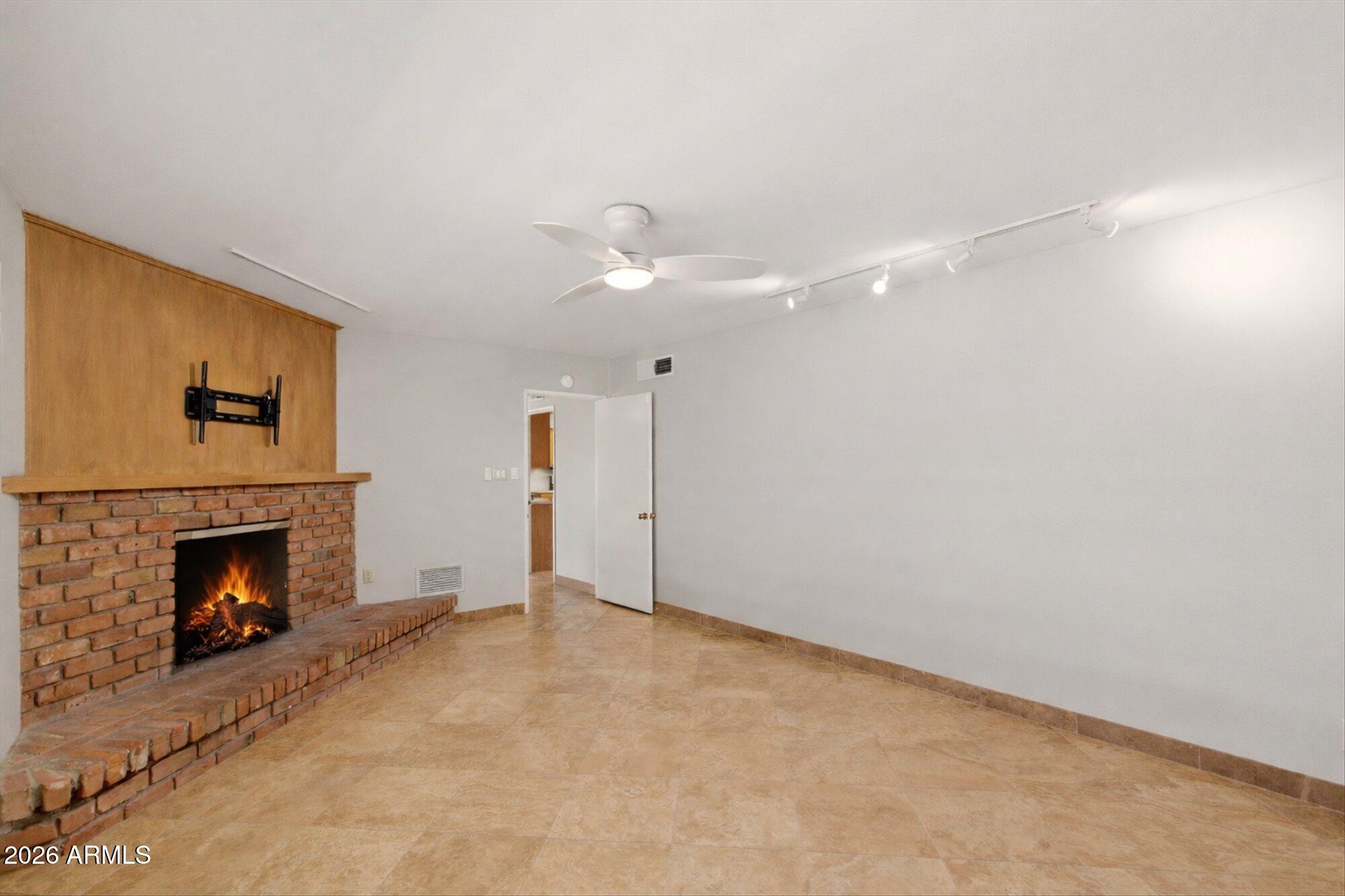 514 W HAYWARD Avenue