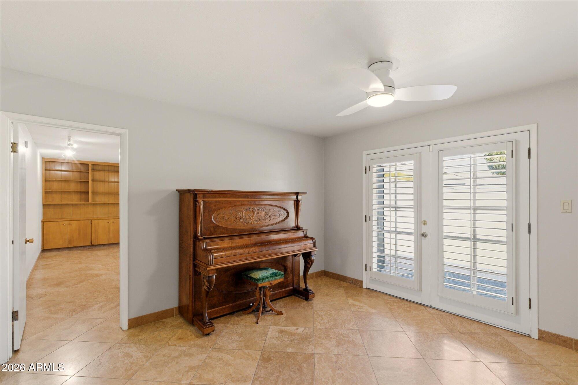 514 W HAYWARD Avenue