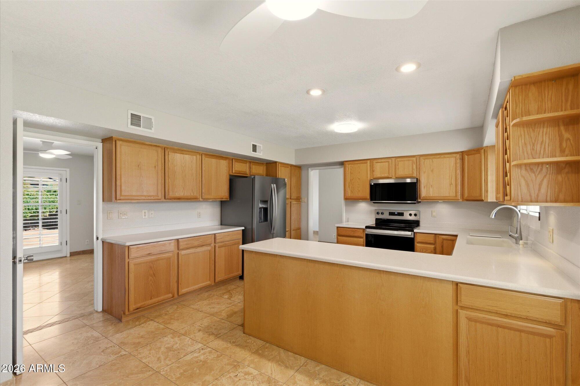 514 W HAYWARD Avenue