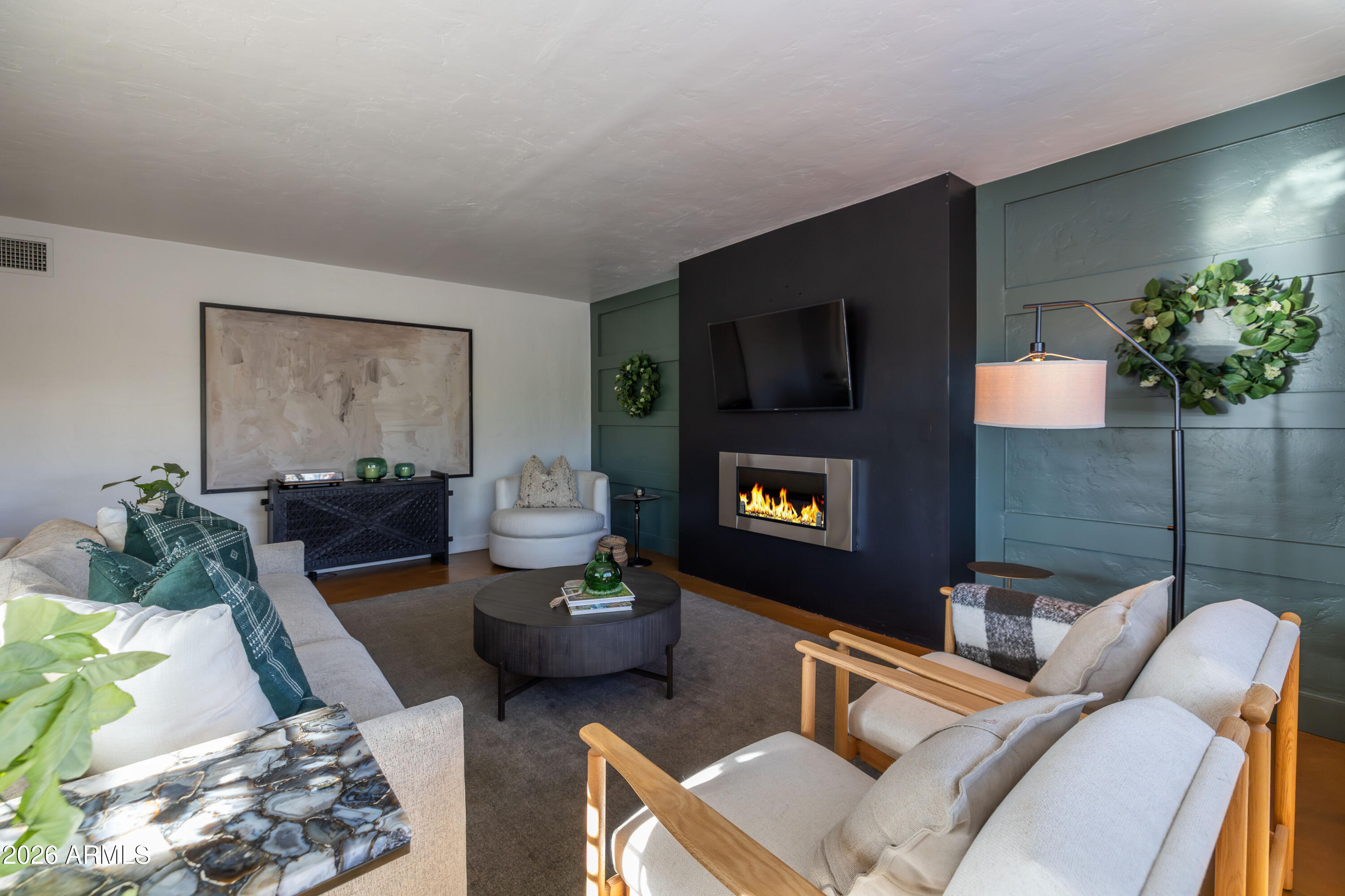 315 W EDGEMONT Avenue