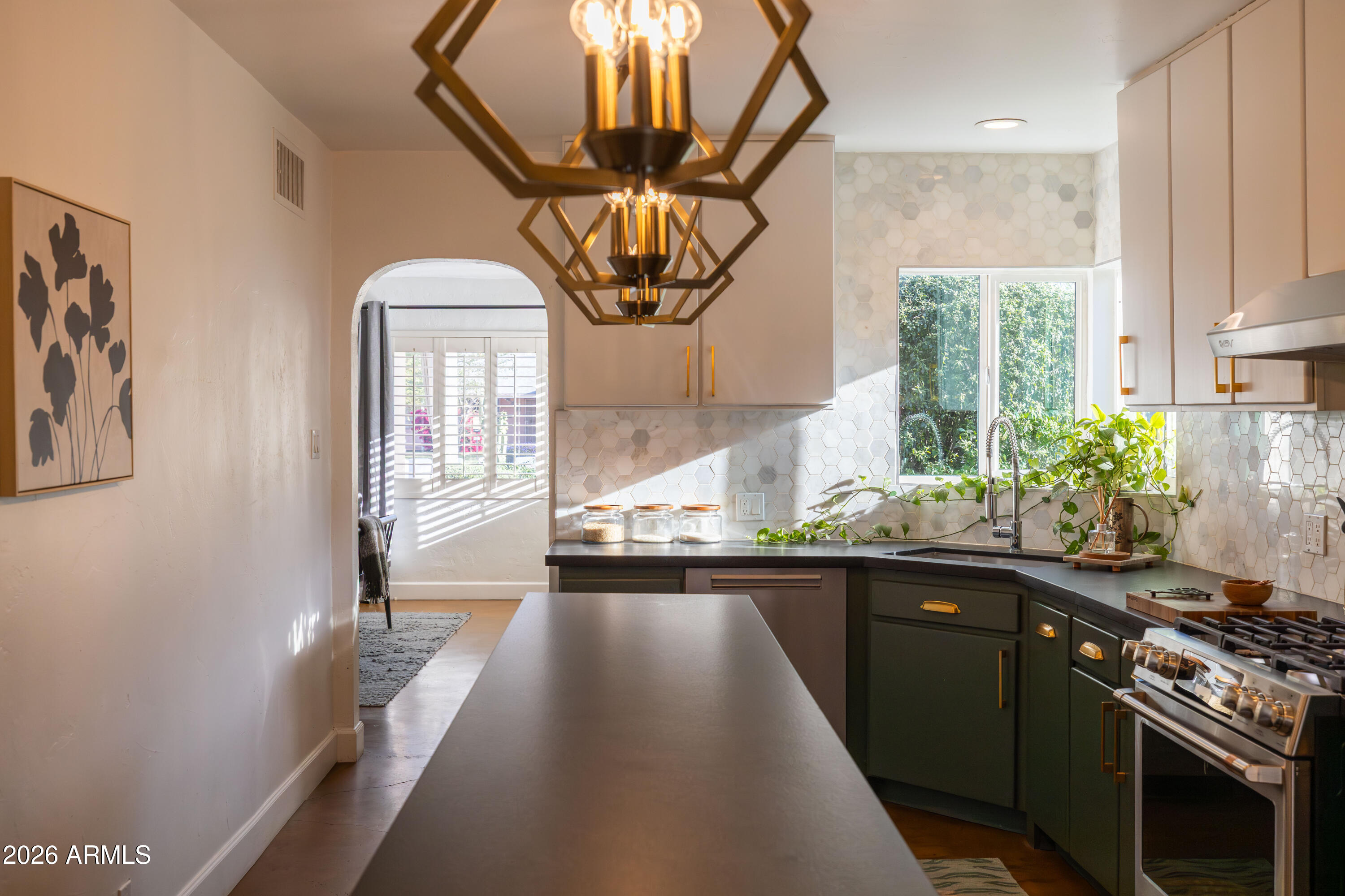 315 W EDGEMONT Avenue