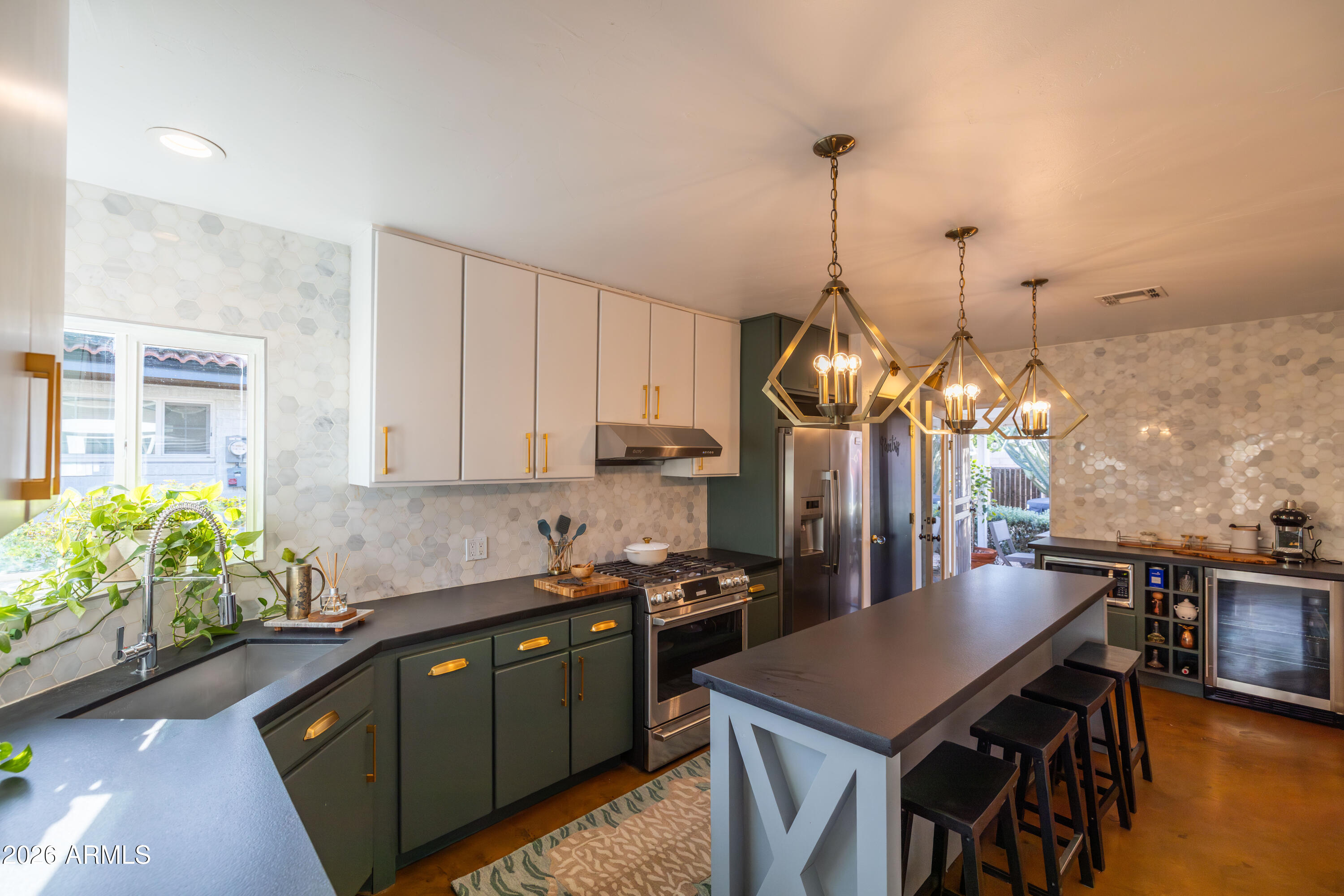 315 W EDGEMONT Avenue