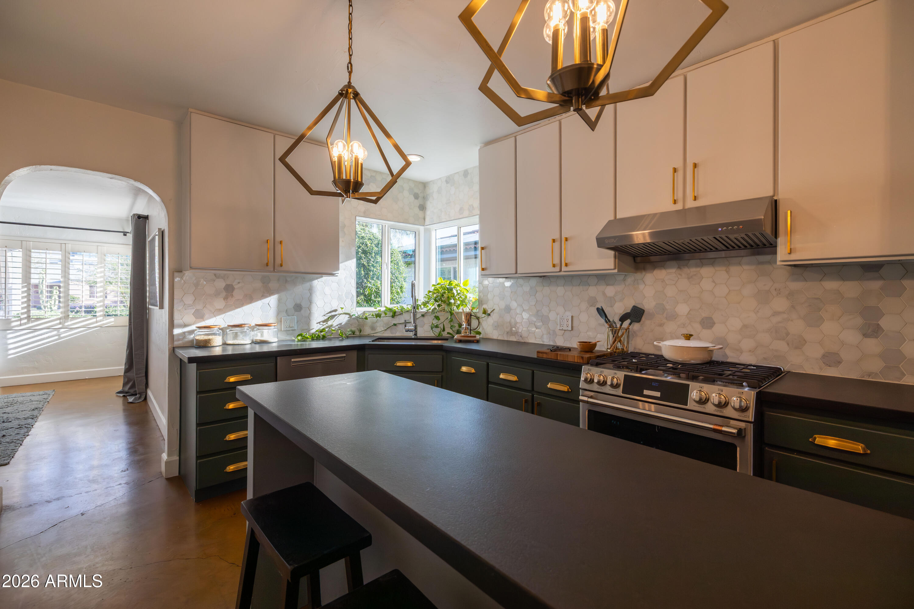 315 W EDGEMONT Avenue