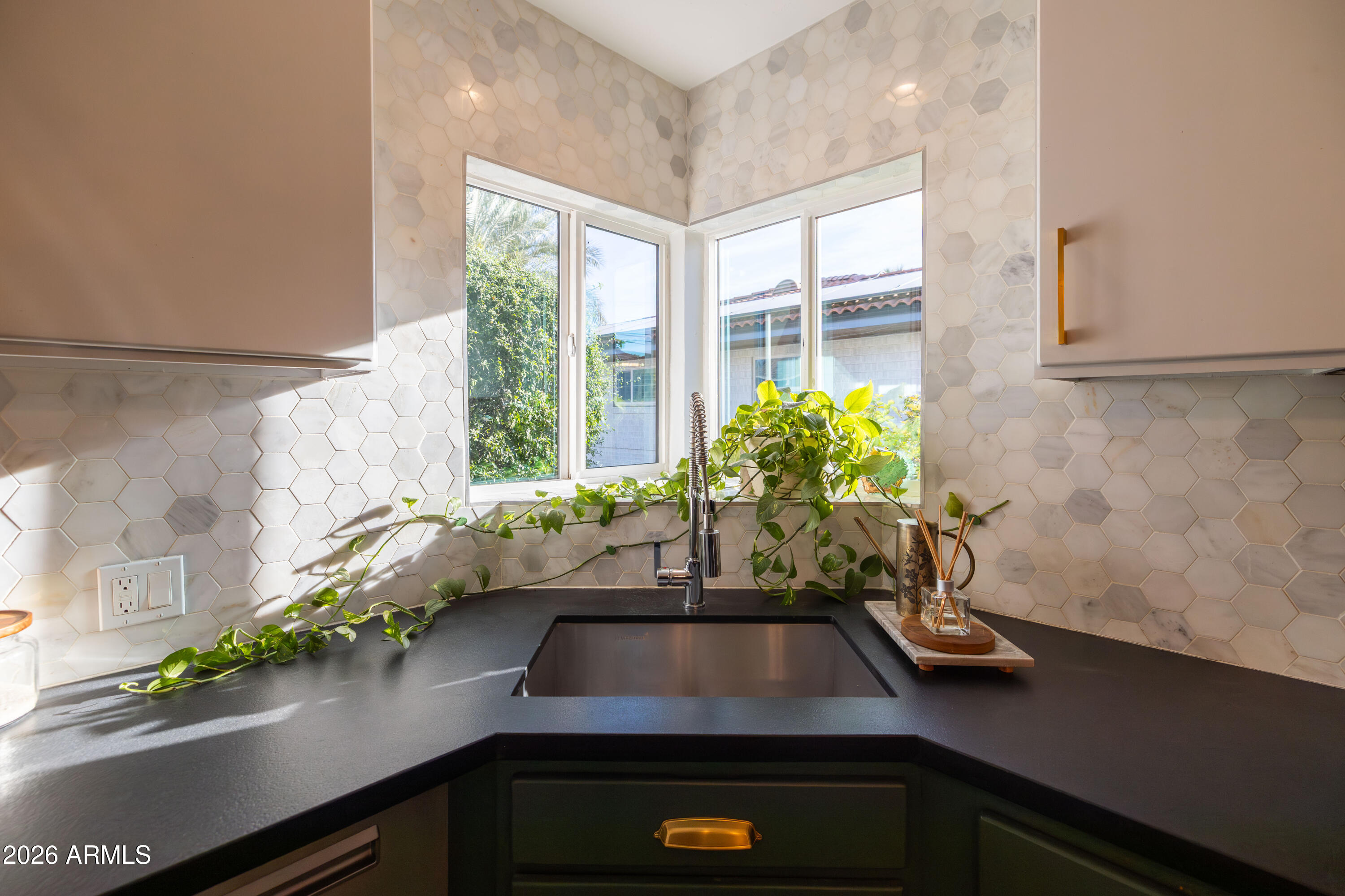 315 W EDGEMONT Avenue