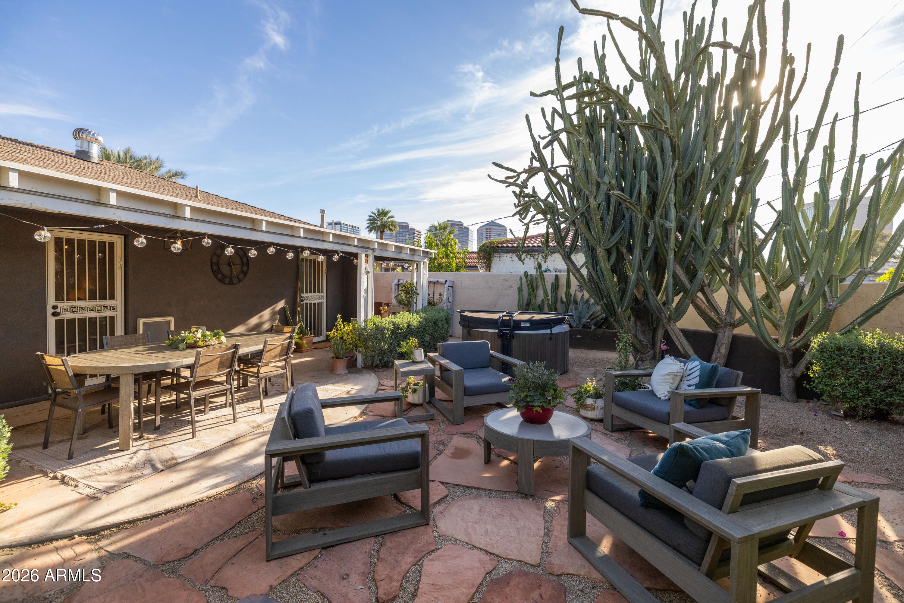 315 W EDGEMONT Avenue