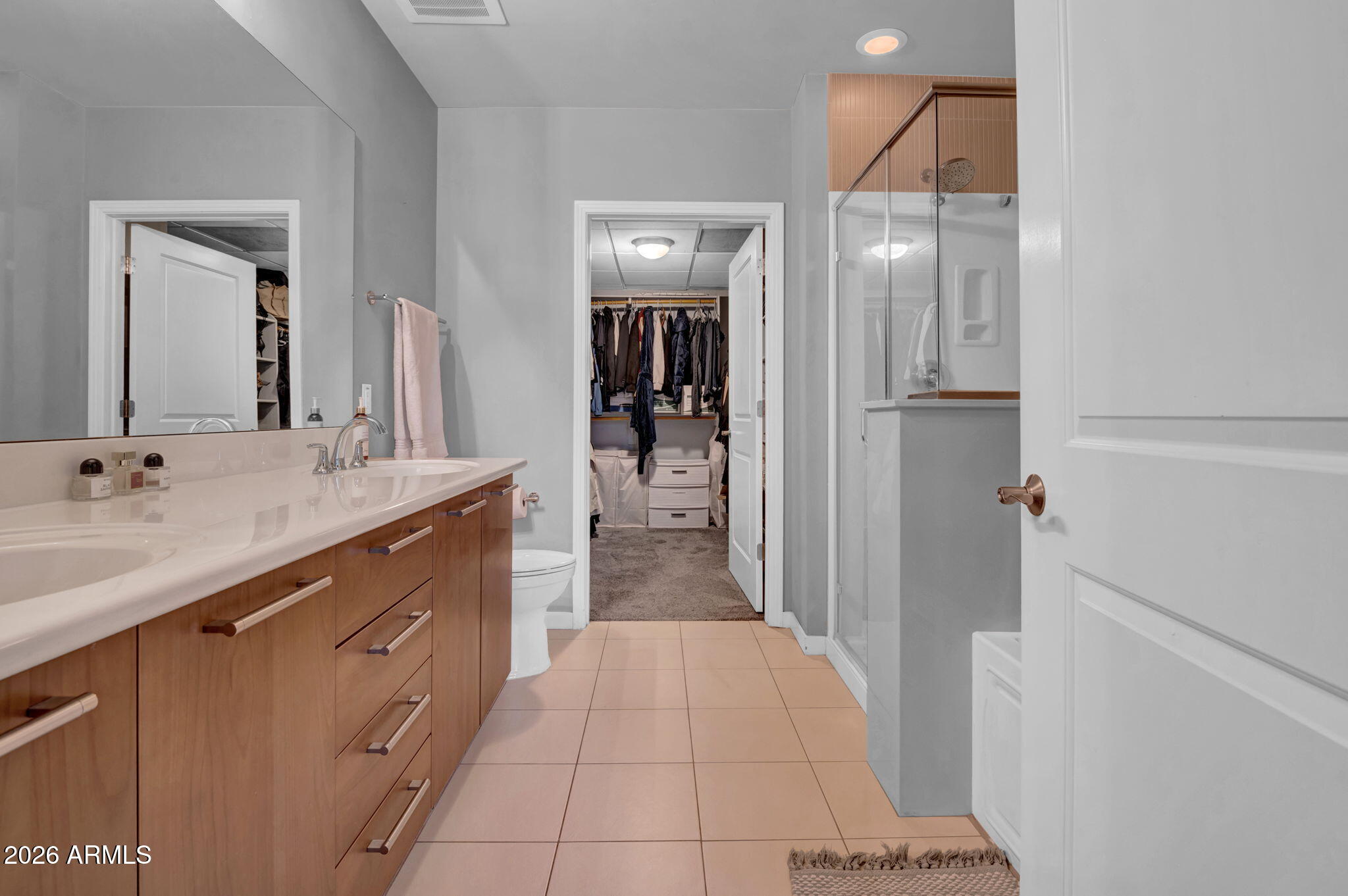 1 E LEXINGTON Avenue 1001