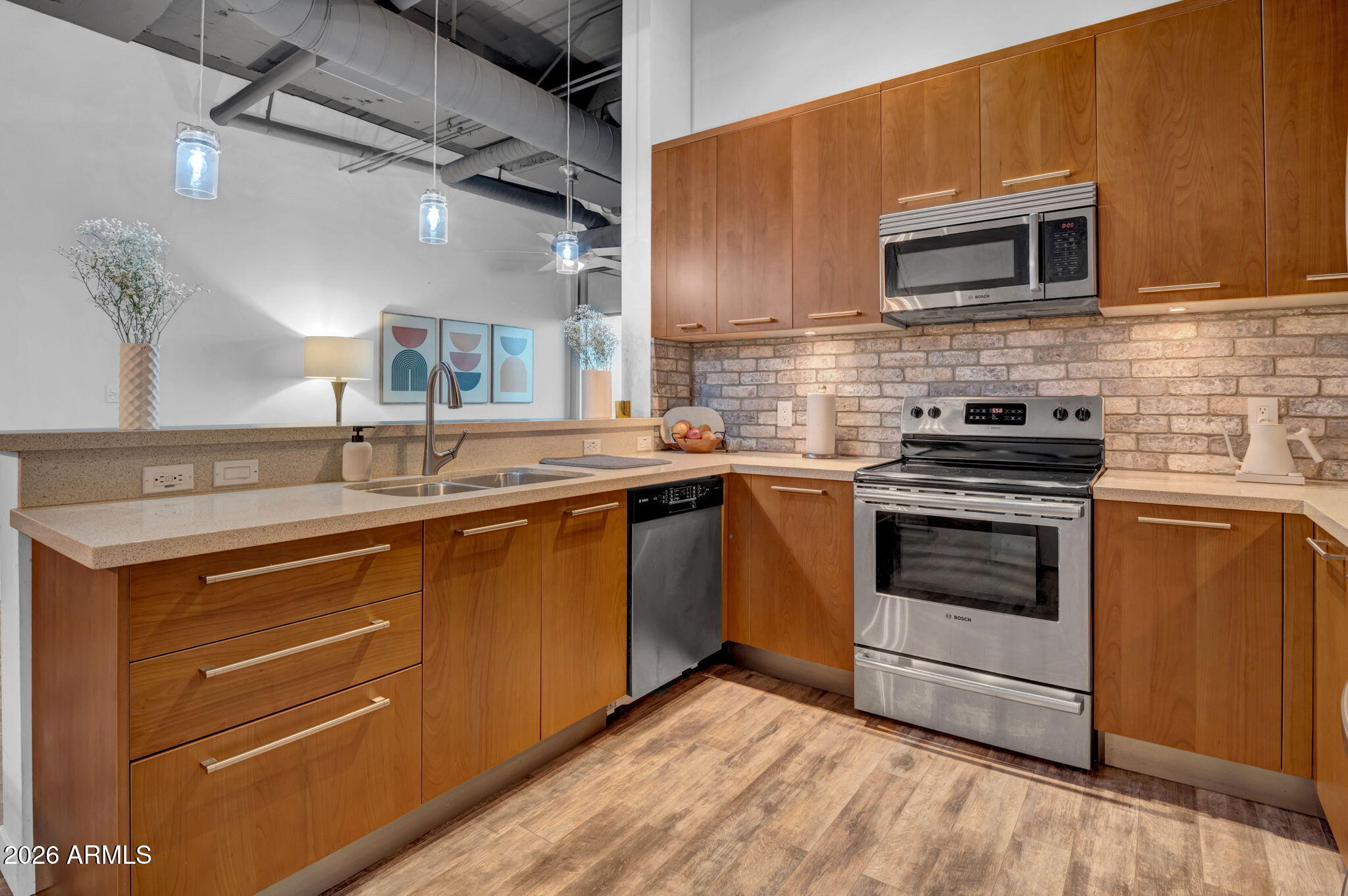 1 E LEXINGTON Avenue 1001