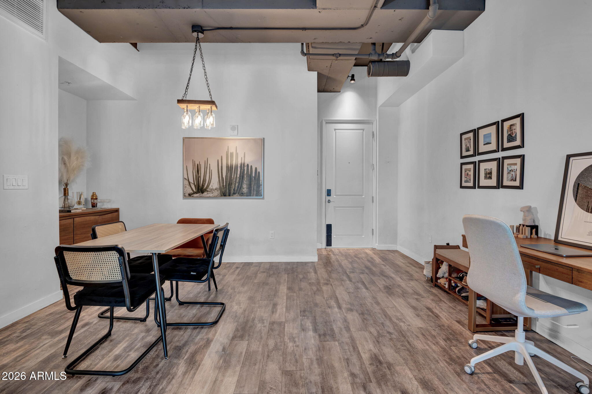 1 E LEXINGTON Avenue 1001