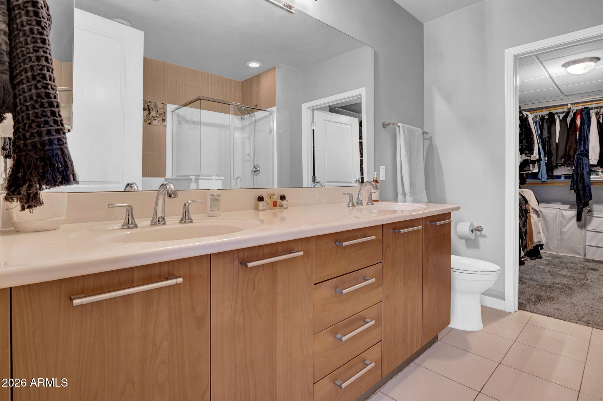 1 E LEXINGTON Avenue 1001