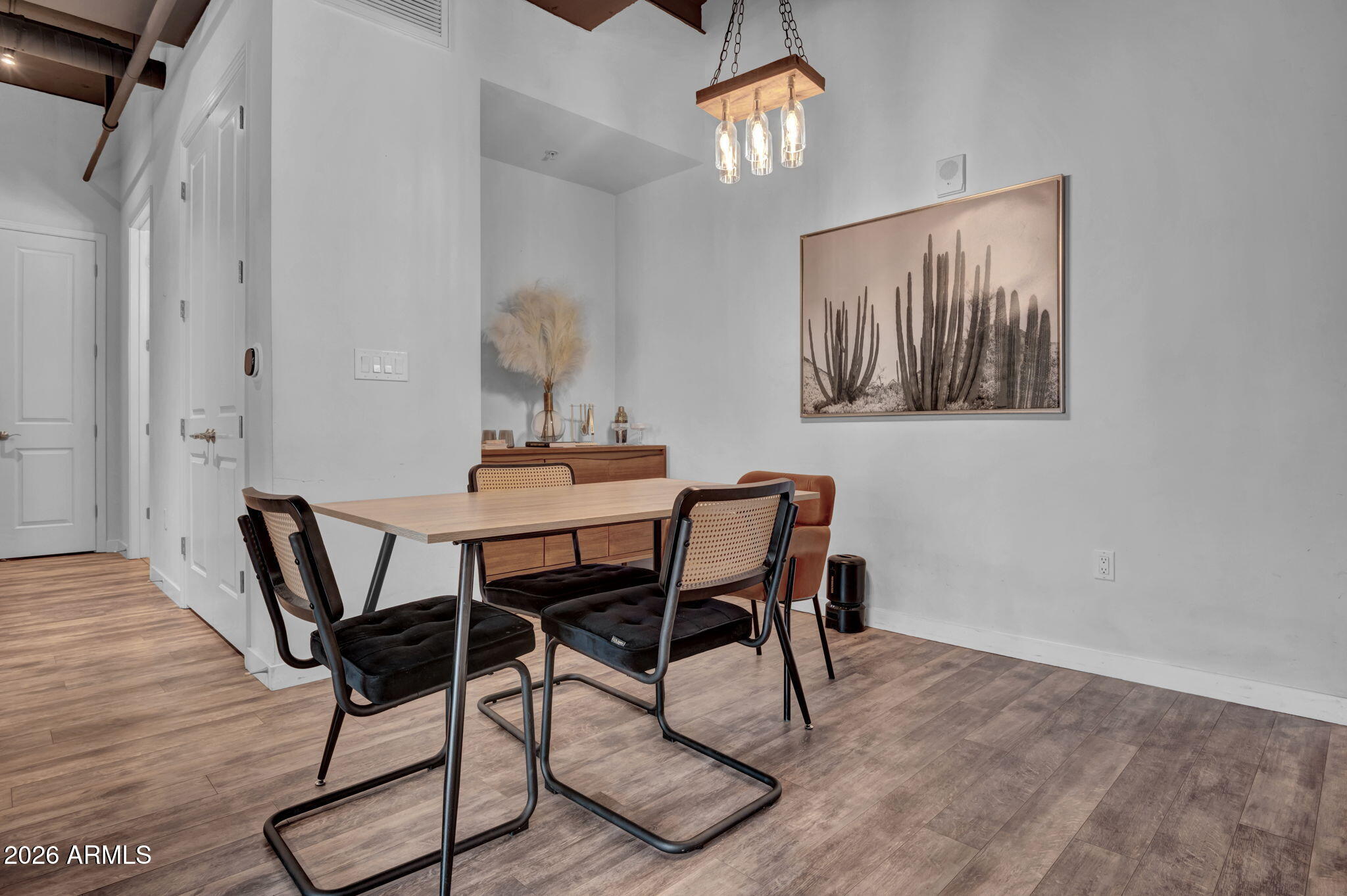 1 E LEXINGTON Avenue 1001
