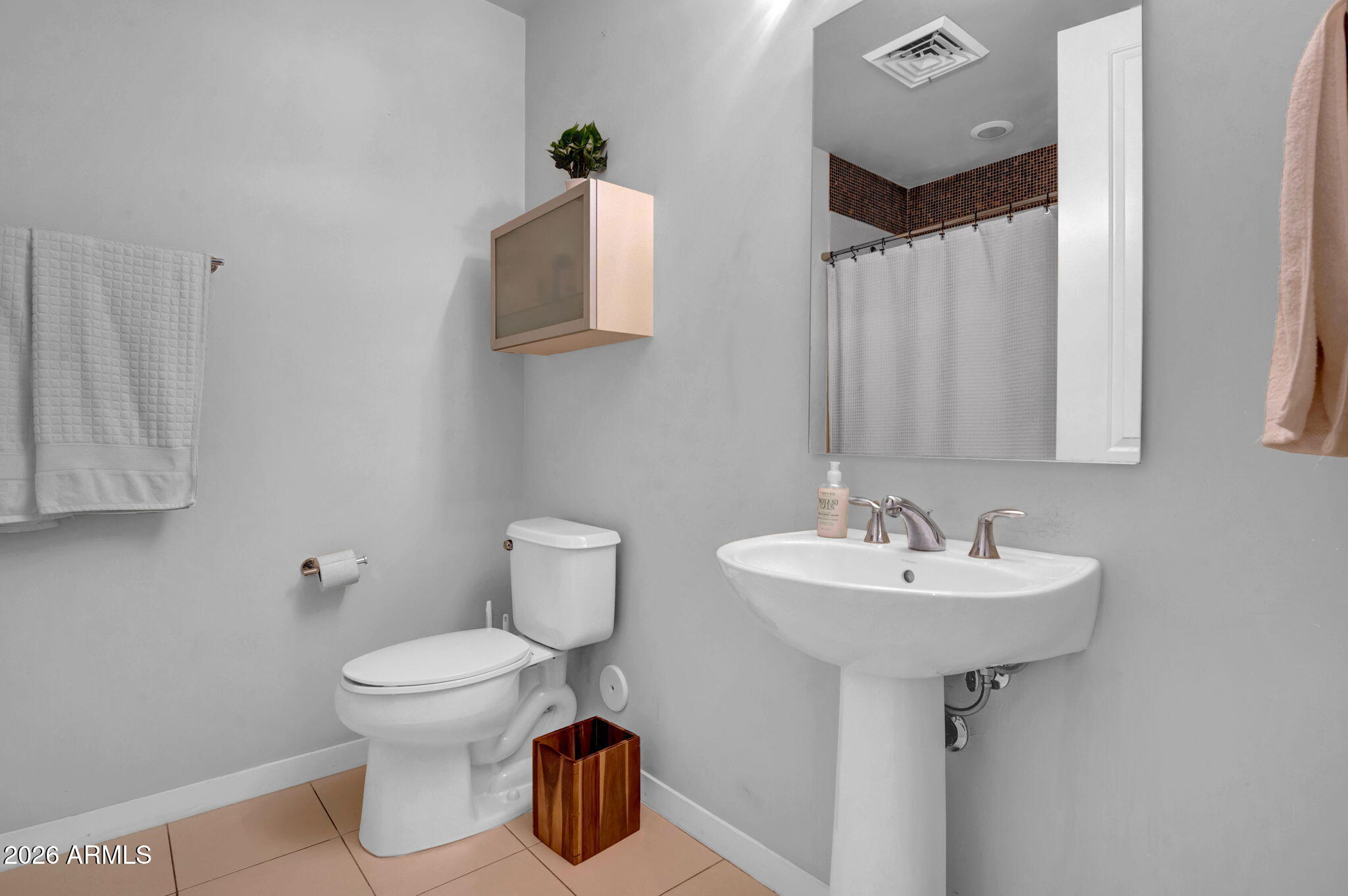 1 E LEXINGTON Avenue 1001