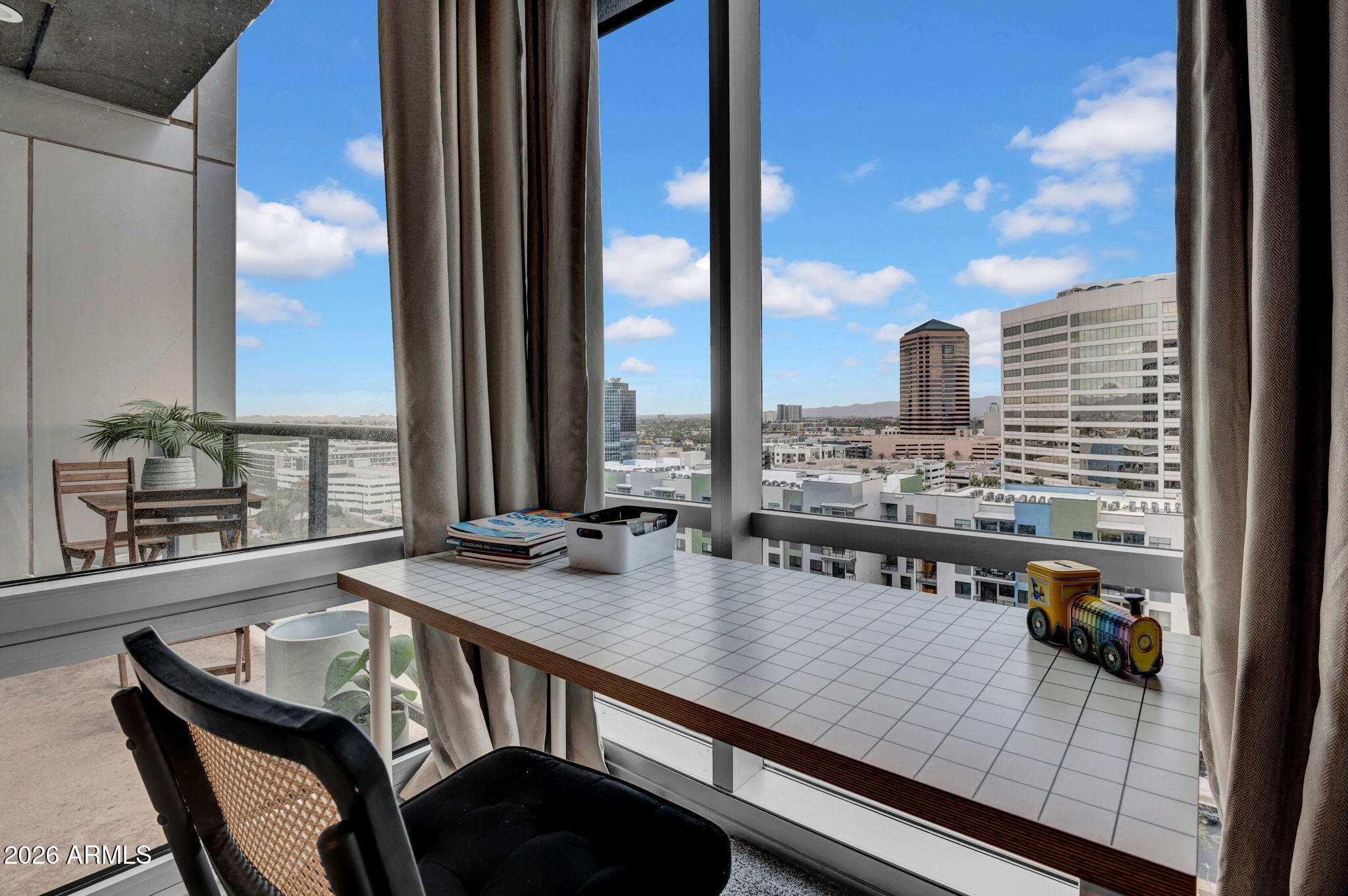 1 E LEXINGTON Avenue 1001